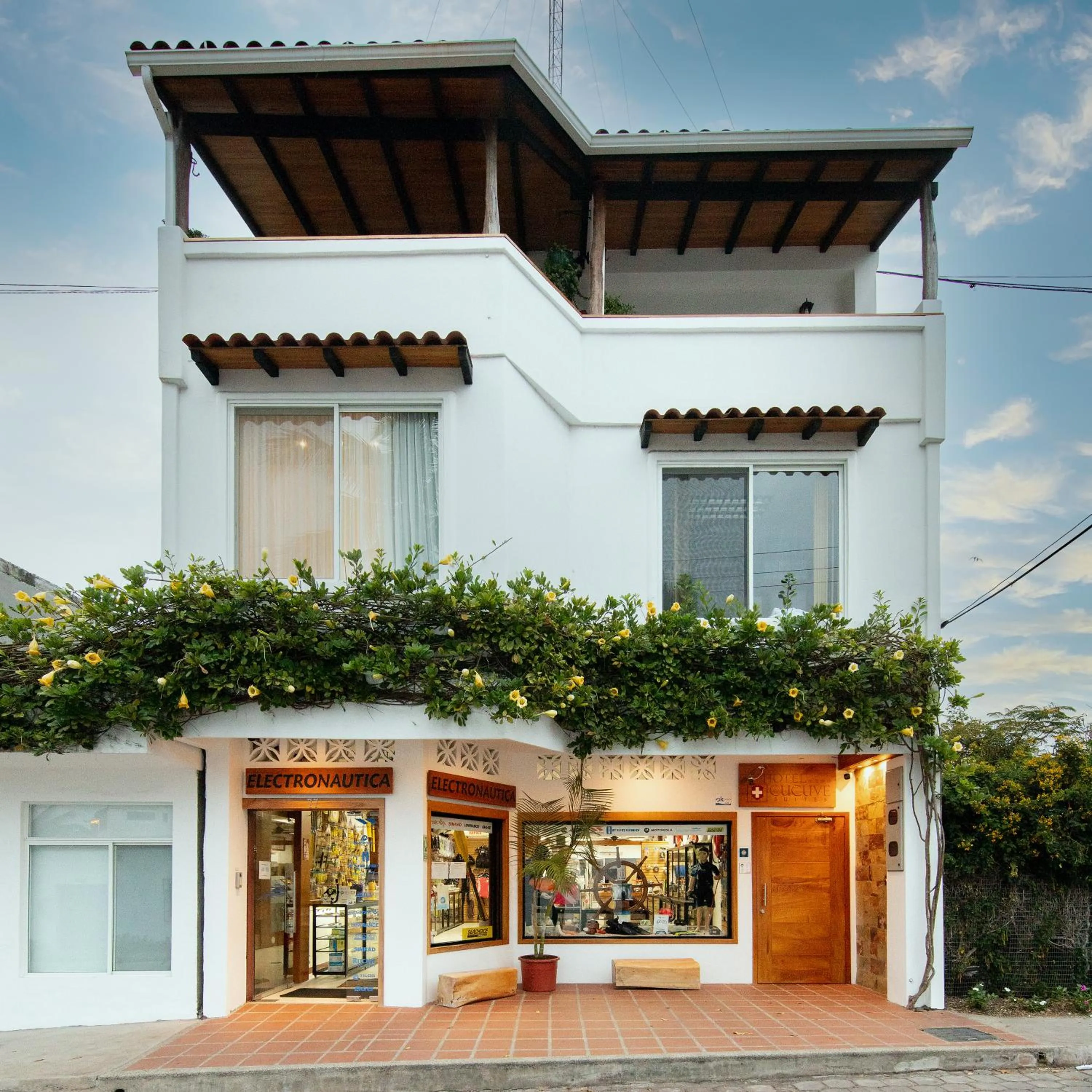Facade/entrance in Hotel Cucuve