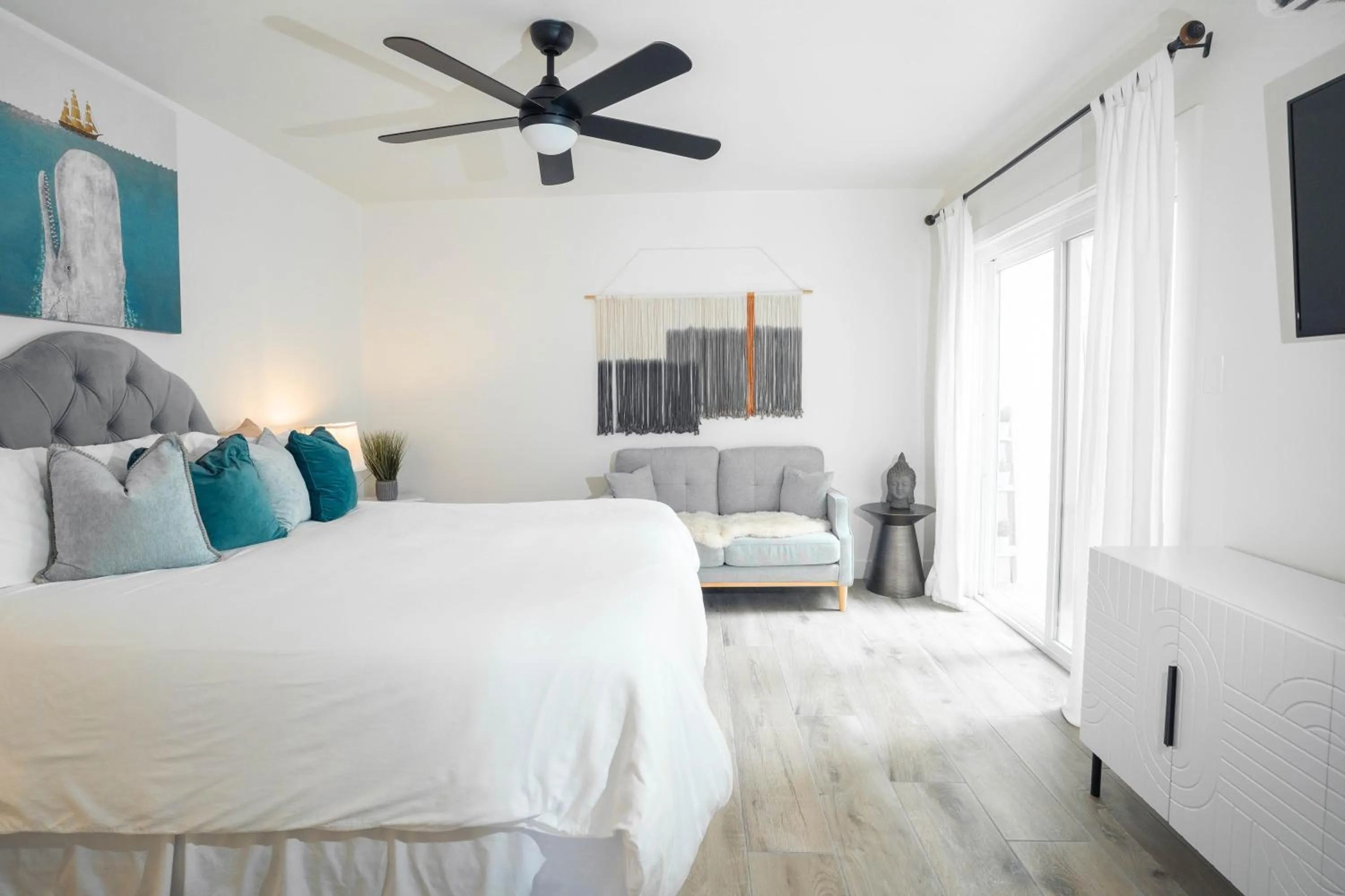 Bedroom, Bed in Beachwalk Villas