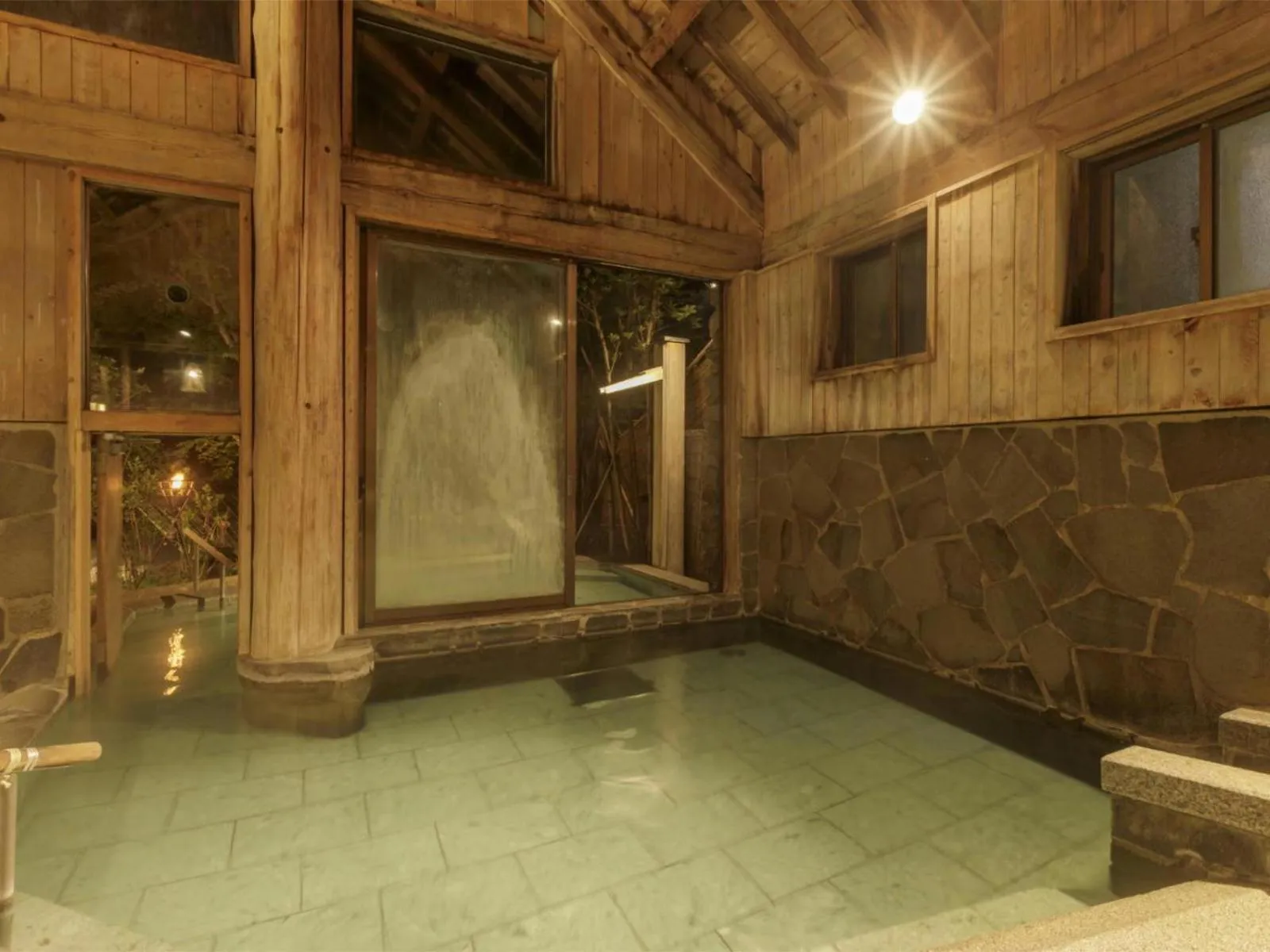 Hot Spring Bath in Aishinkan