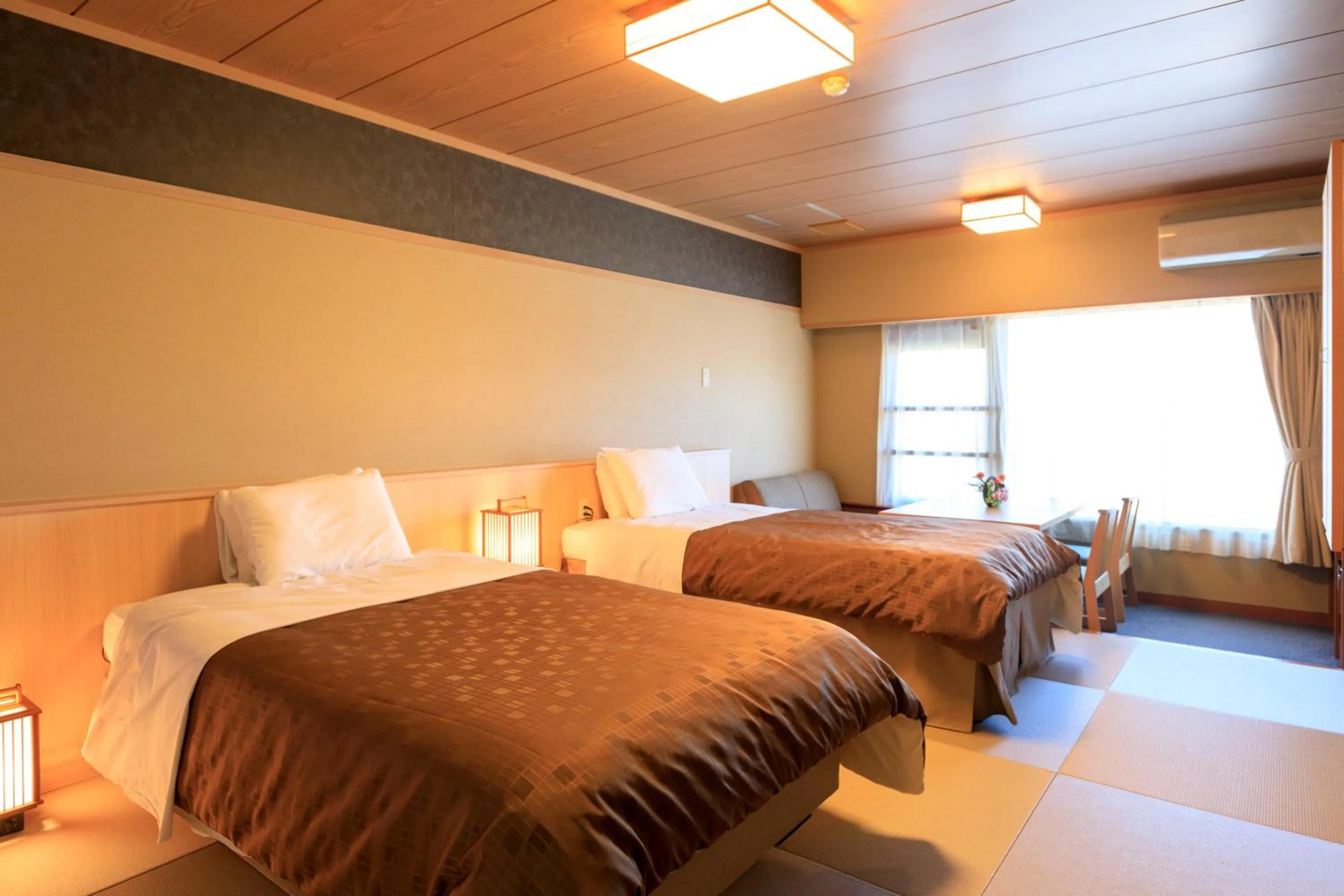 Photo of the whole room, Bed in Aishinkan