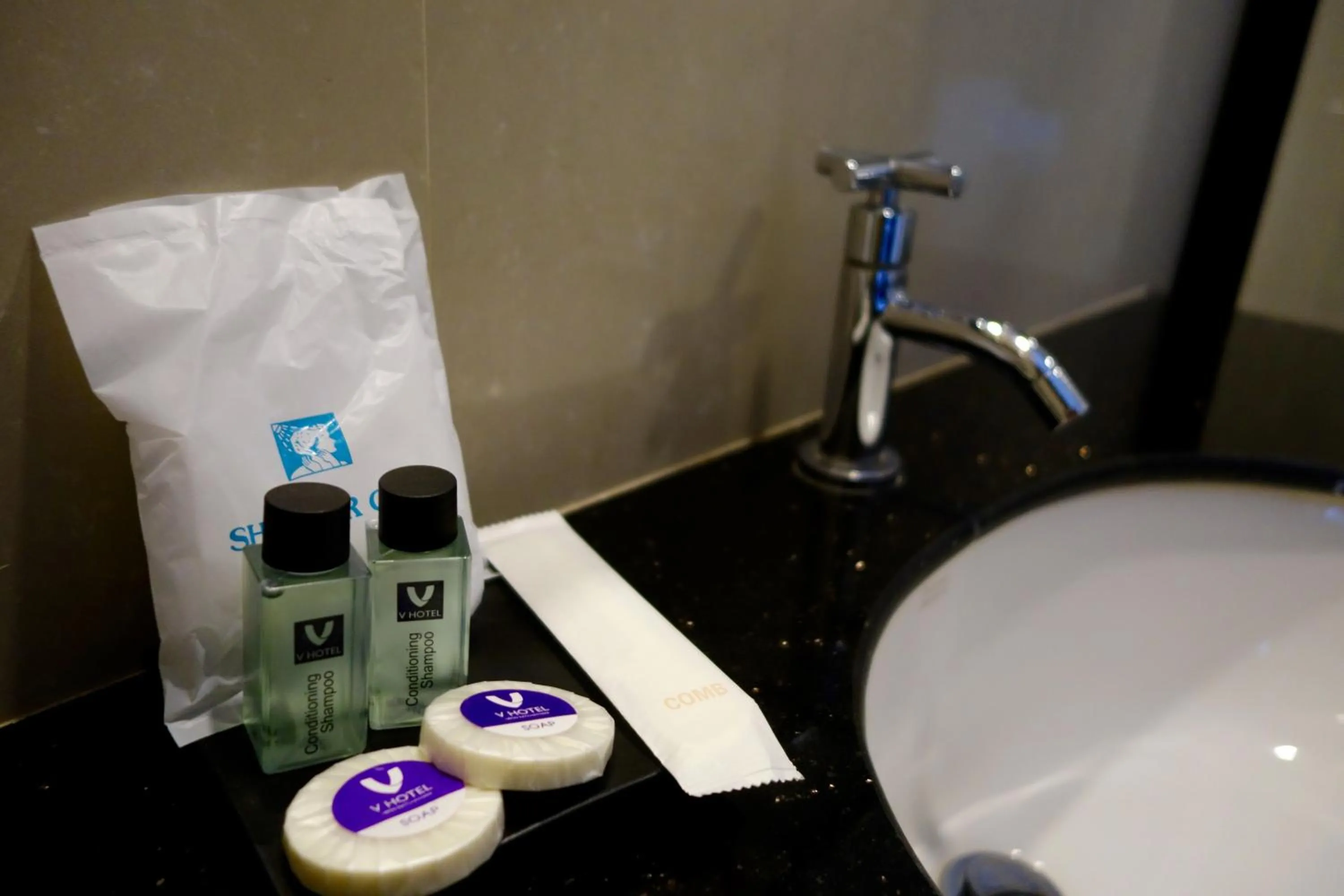 Shower in V Hotel Ubon Ratchathani