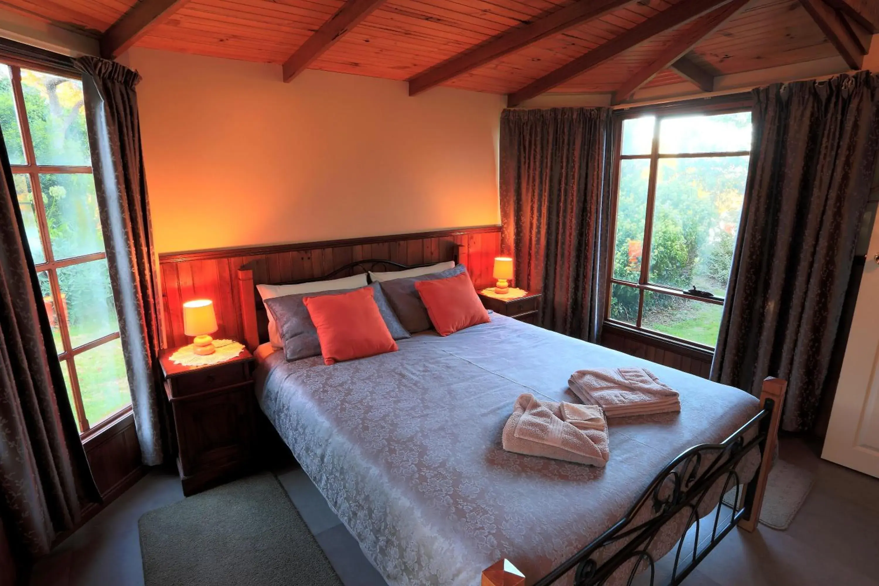 Family Room with Lake View in Stanley Lakeside Spa Cabins Family Room with Lake View in Stanley Lakeside Spa Cabins