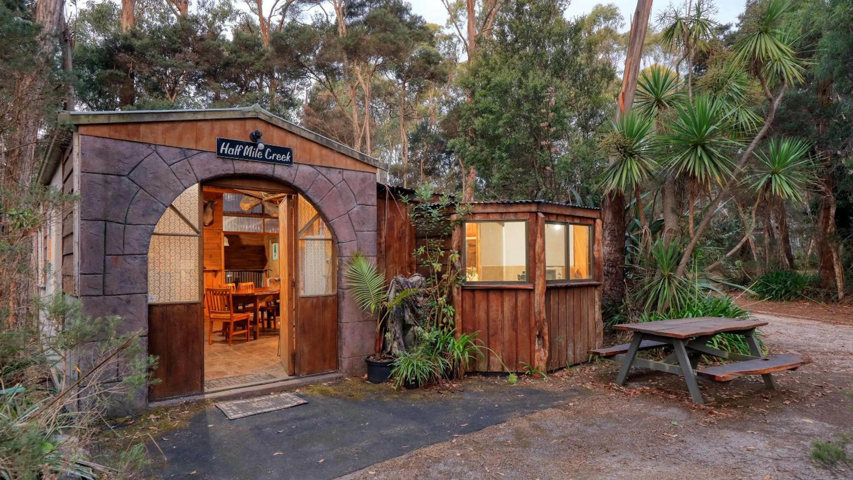 Property building in Crayfish Creek Van & Cabin Park