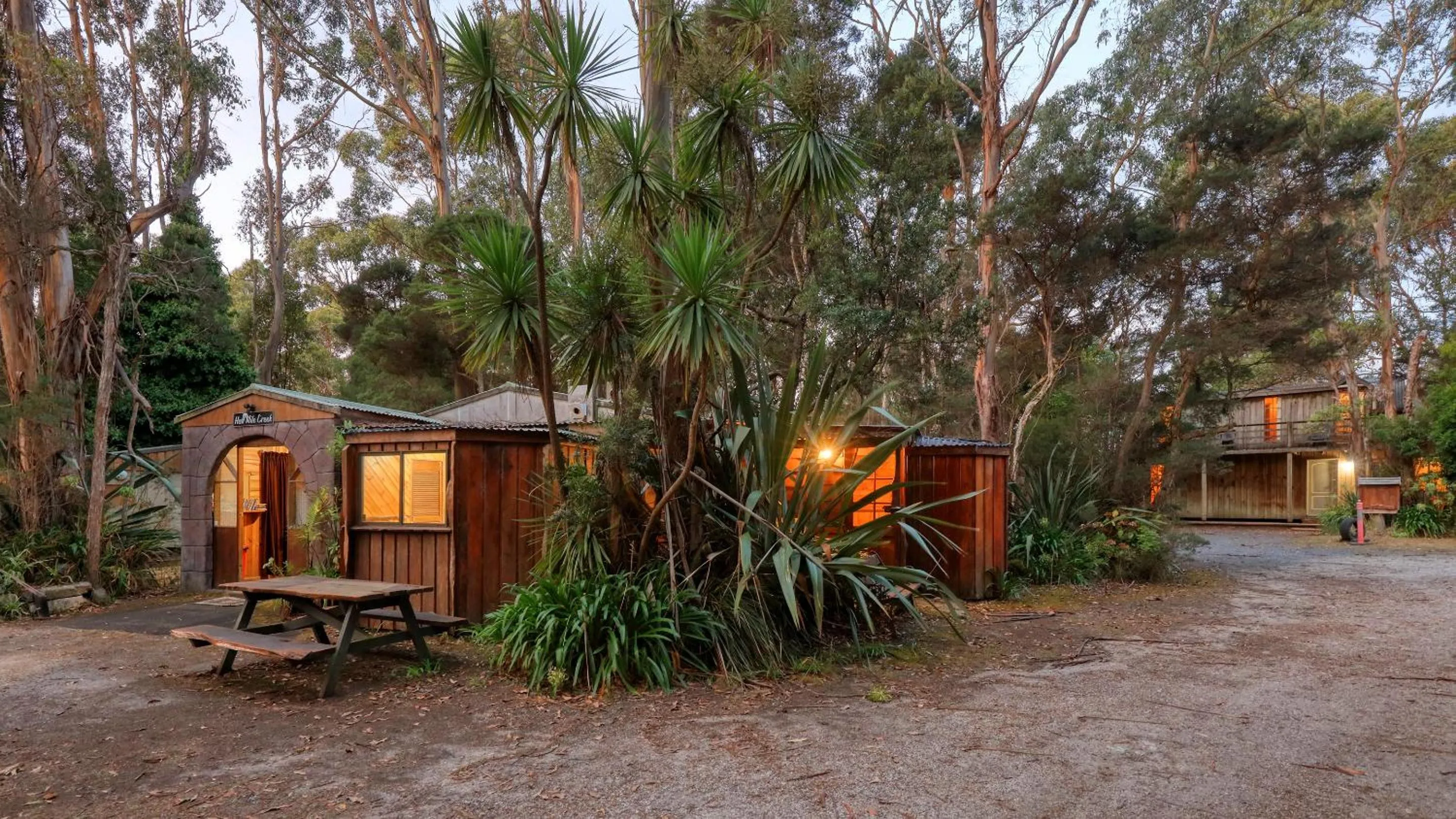 Crayfish Creek Van & Cabin Park