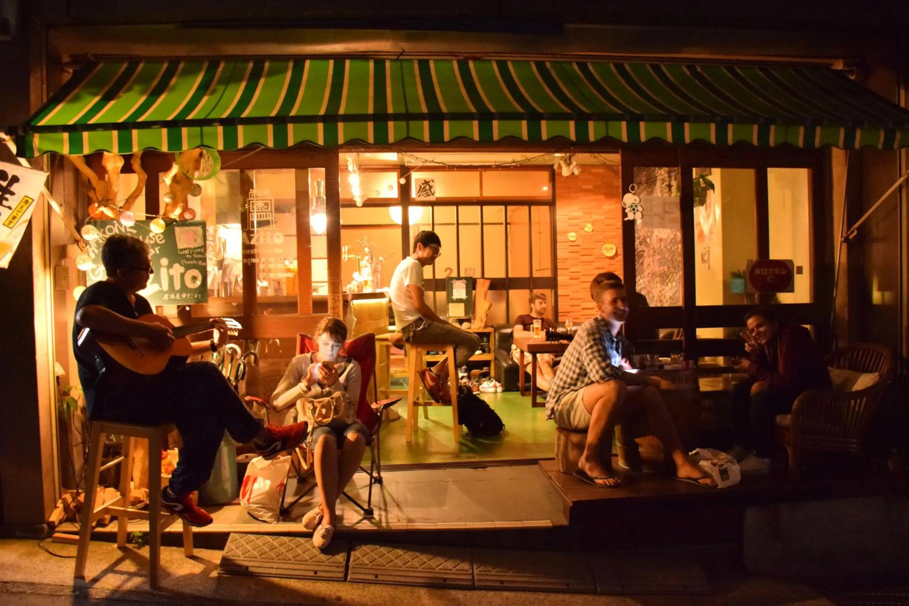 Lounge or bar in GuestHouse Azito