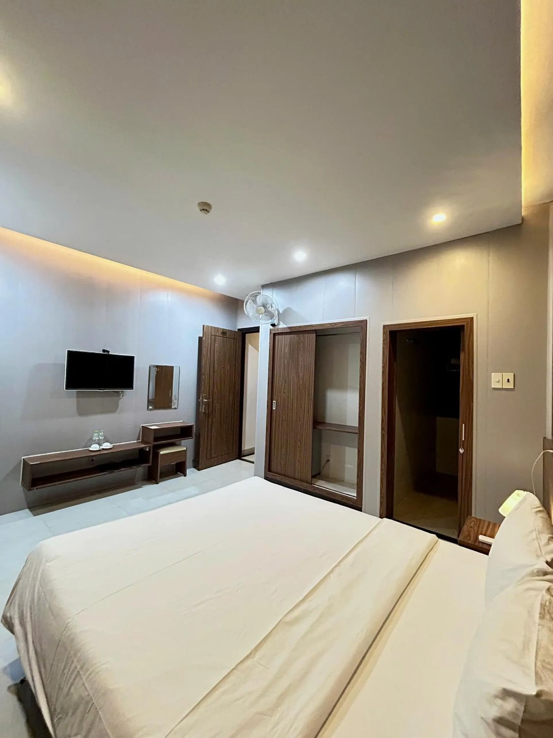 Photo of the whole room, Bed in BeSea Hotel