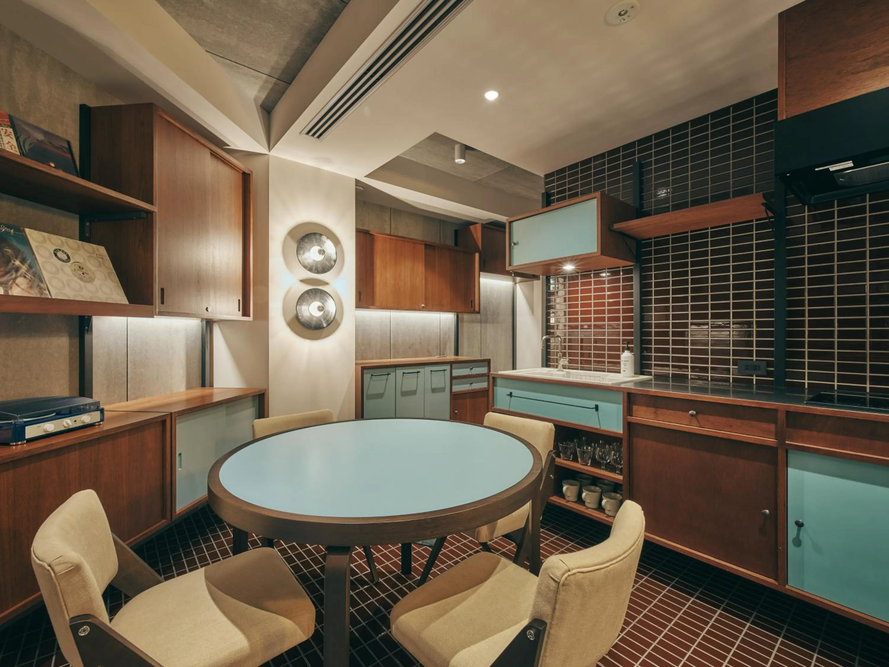 Dining area in illi Amu Shimokitazawa