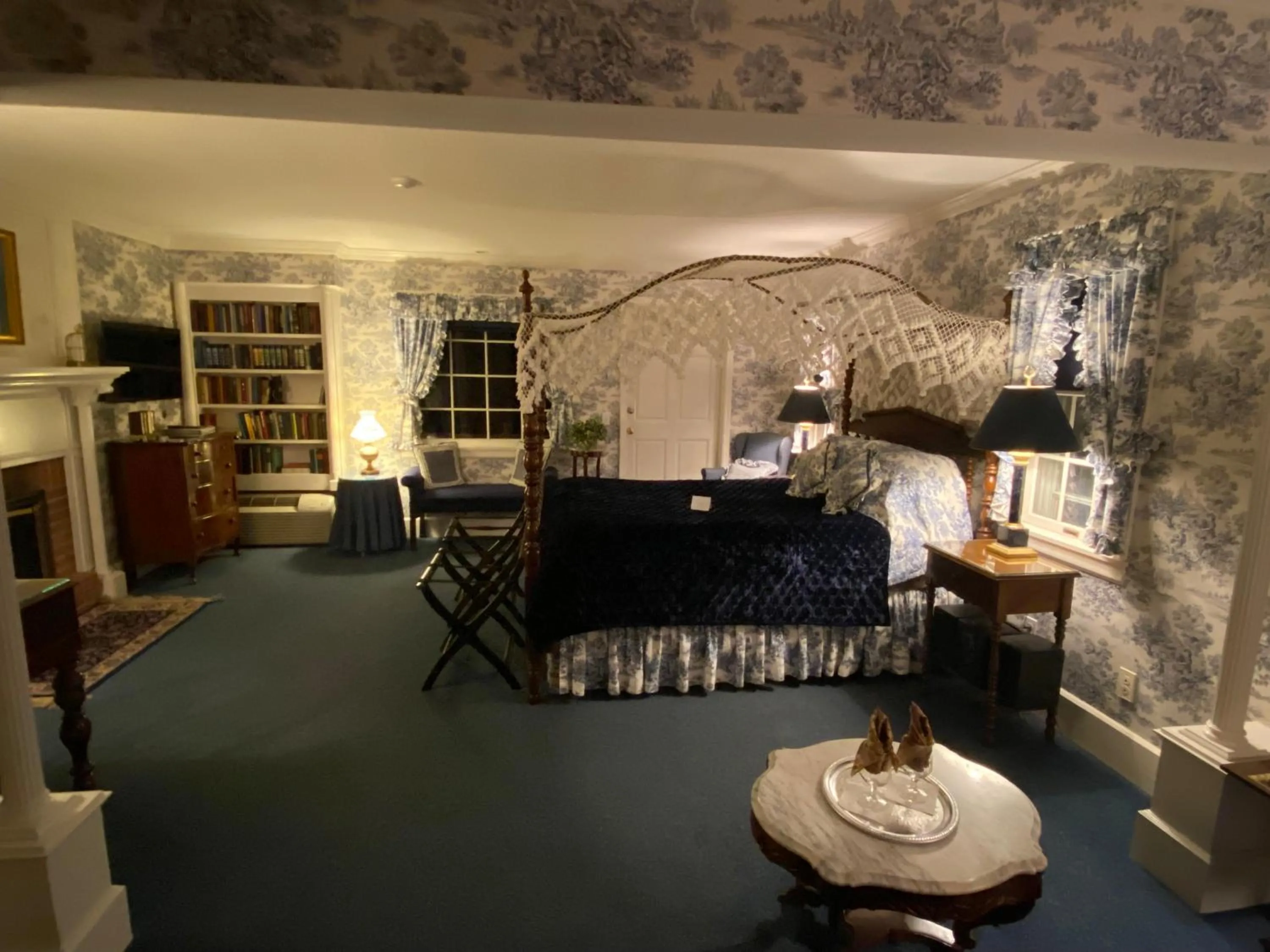 Photo of the whole room, Bed in Asa Ransom House