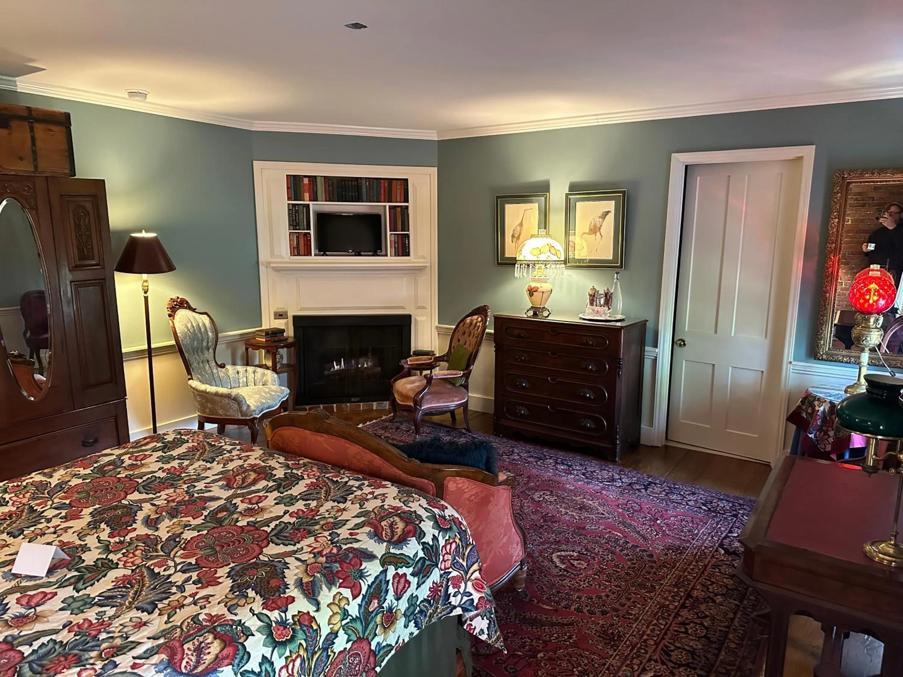 Queen Room in Asa Ransom House