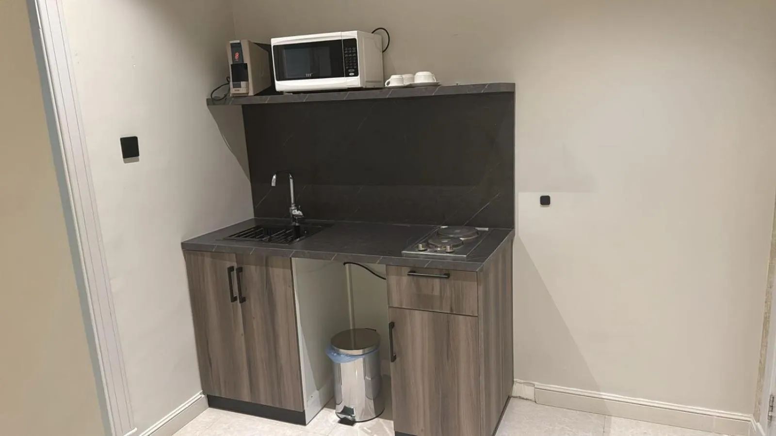Kitchen or kitchenette in XYZ Hotel Qurtoba - اكس واي زد قرطبه
