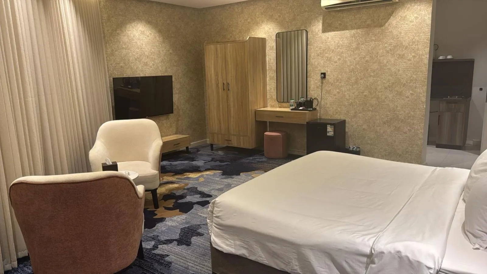Bedroom, Bed in XYZ Hotel Qurtoba - اكس واي زد قرطبه