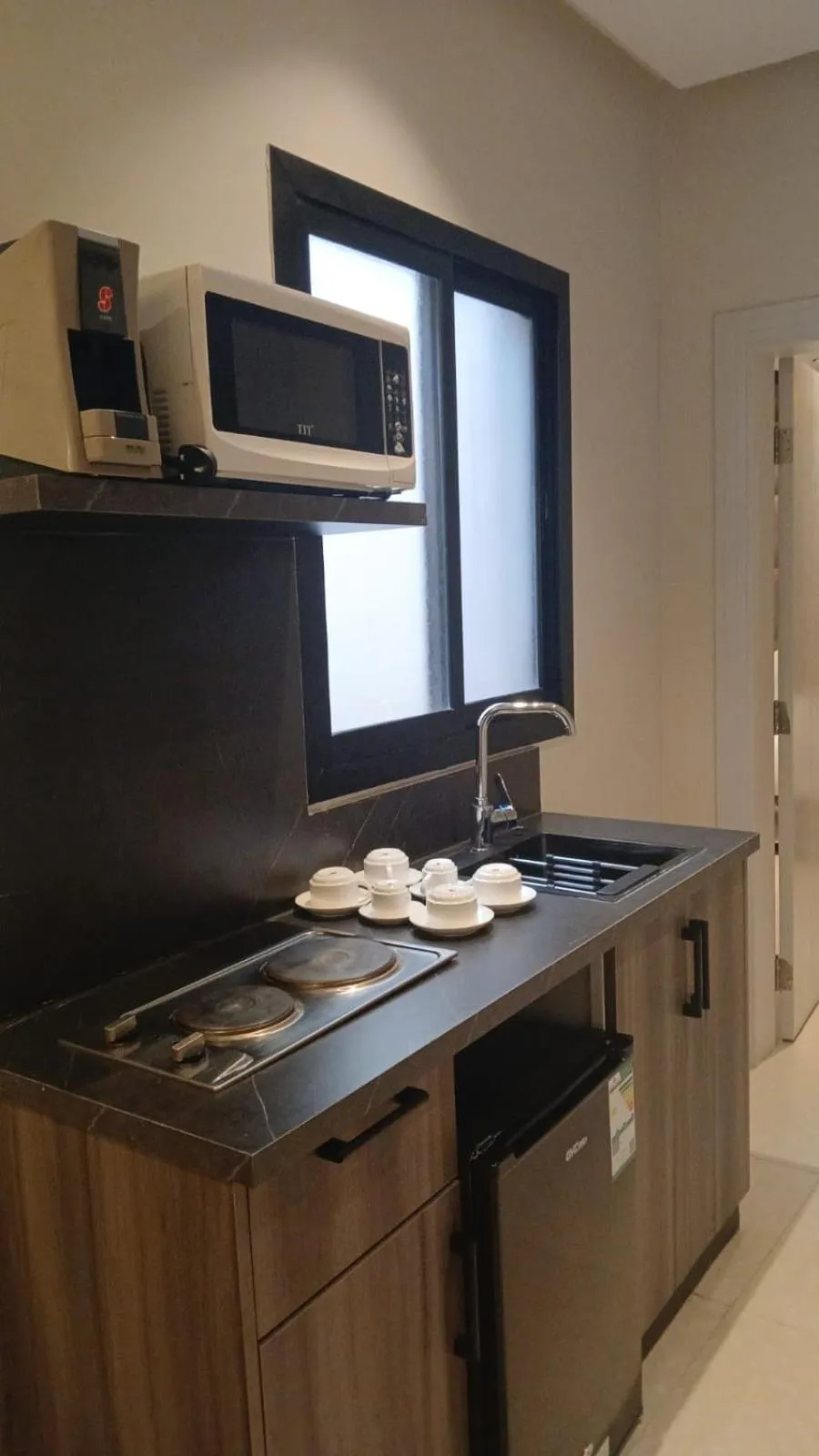Kitchen or kitchenette in XYZ Hotel Qurtoba - اكس واي زد قرطبه