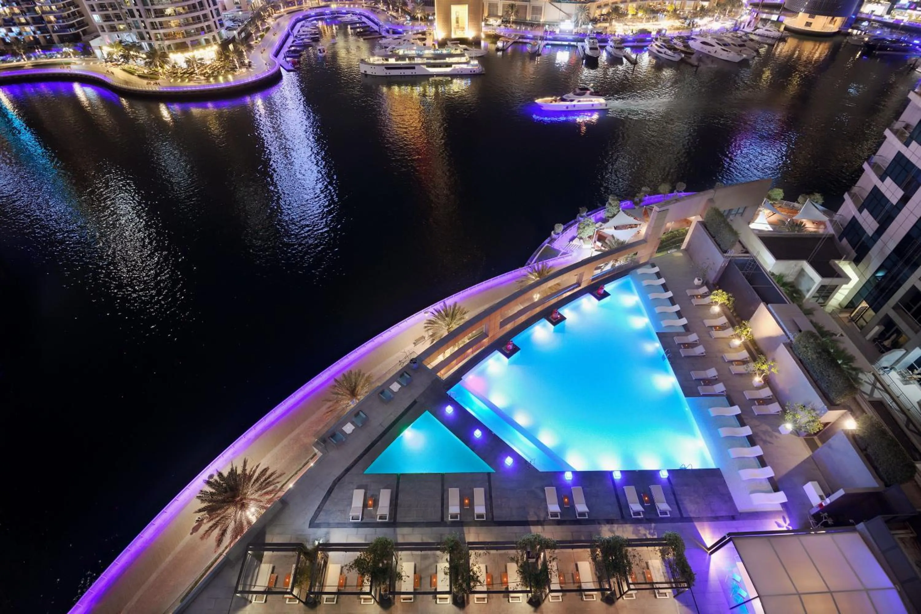 Swimming pool in InterContinental Dubai Marina by IHG