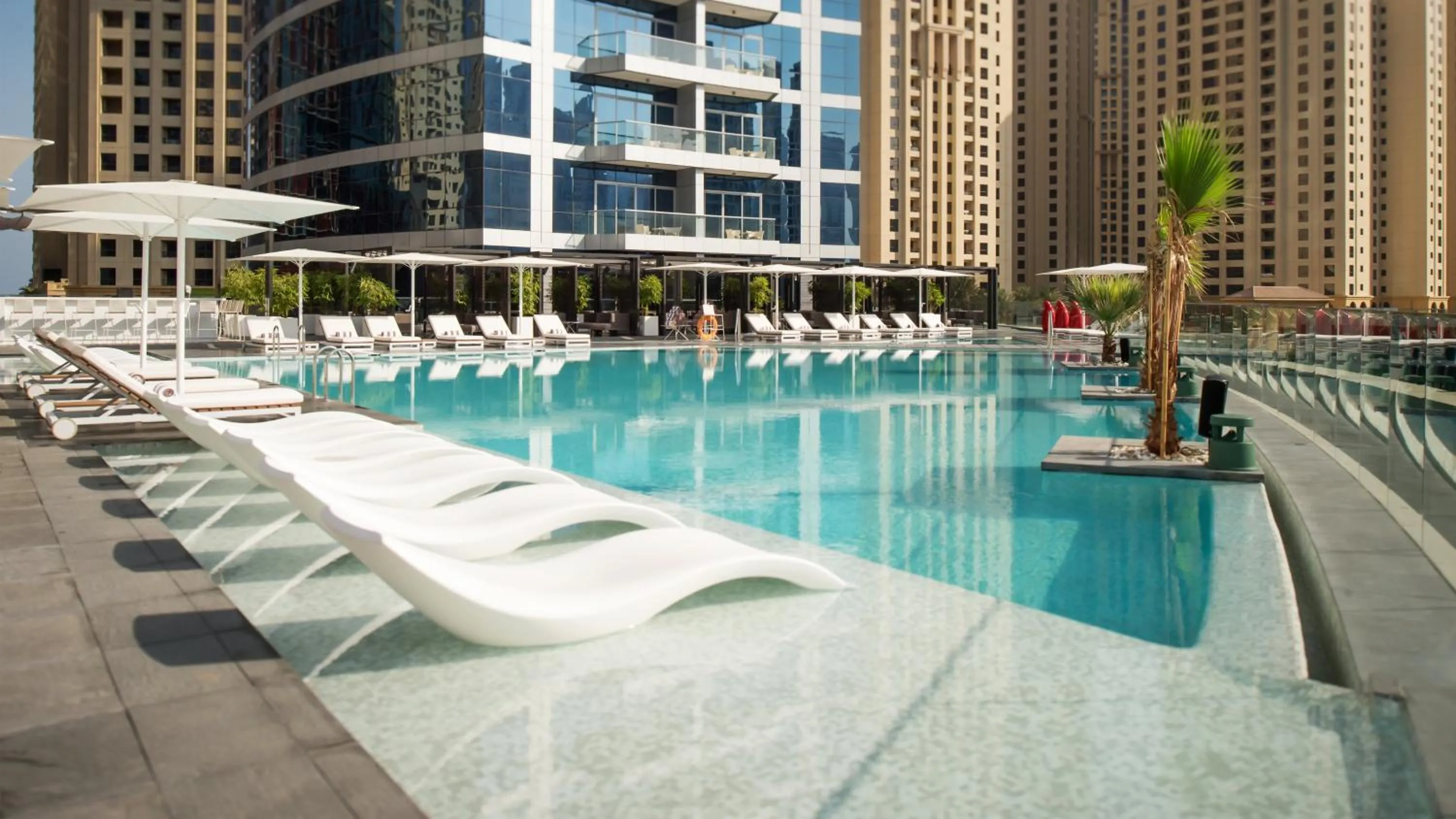 Swimming pool in InterContinental Dubai Marina by IHG