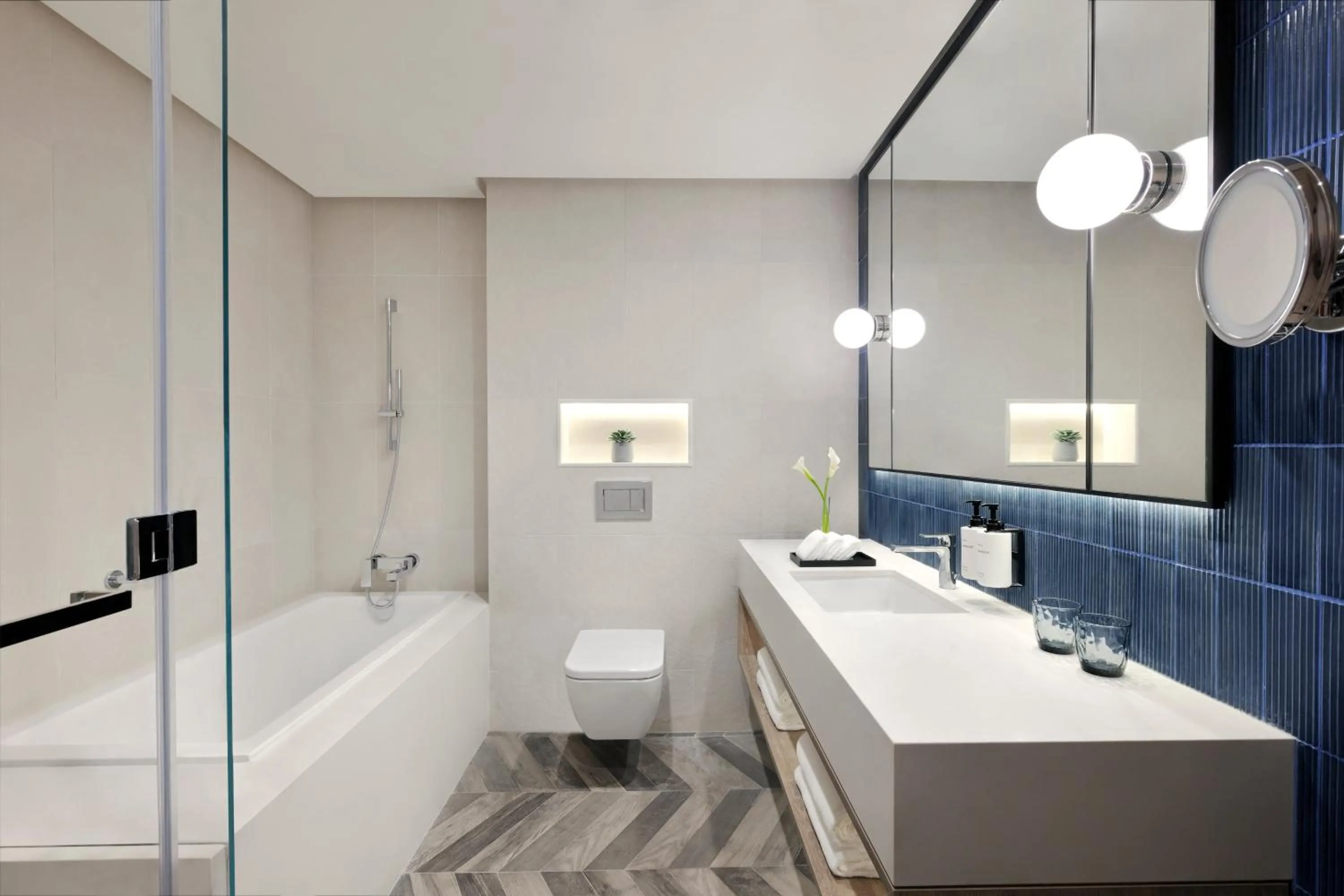 Photo of the whole room in InterContinental Dubai Marina by IHG