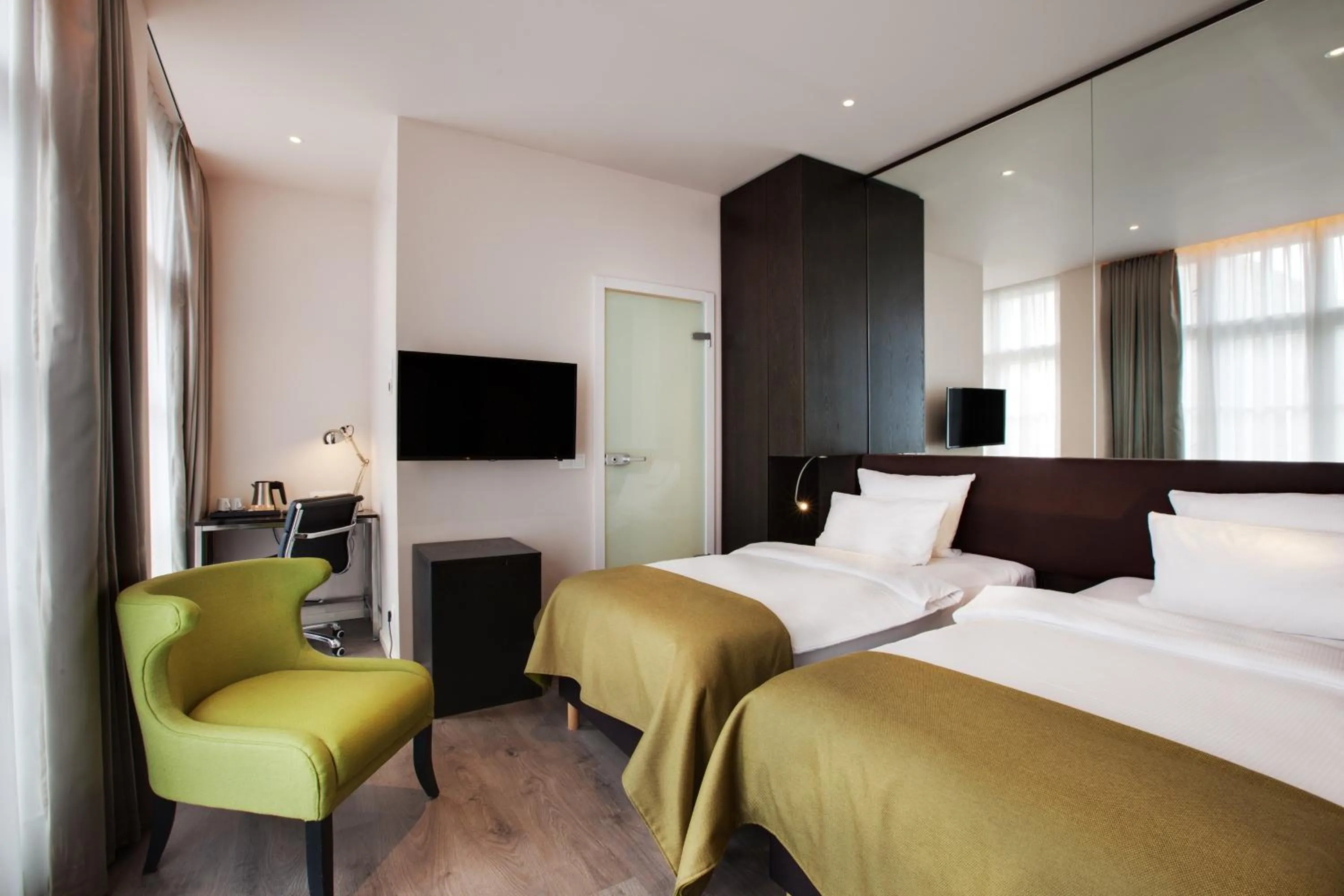 Photo of the whole room, Bed in Holiday Inn Dresden - Am Zwinger by IHG