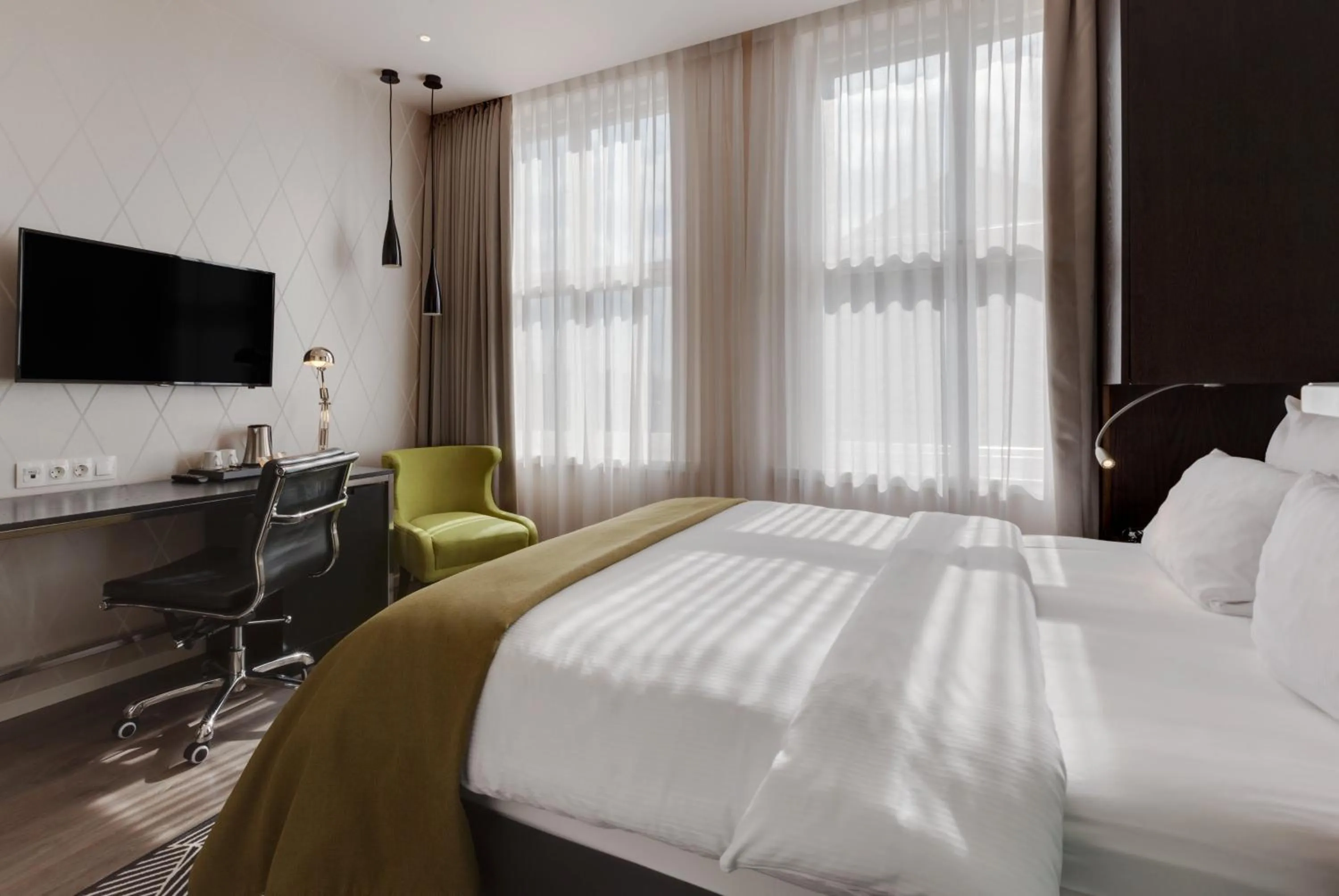 Photo of the whole room, Bed in Holiday Inn Dresden - Am Zwinger by IHG
