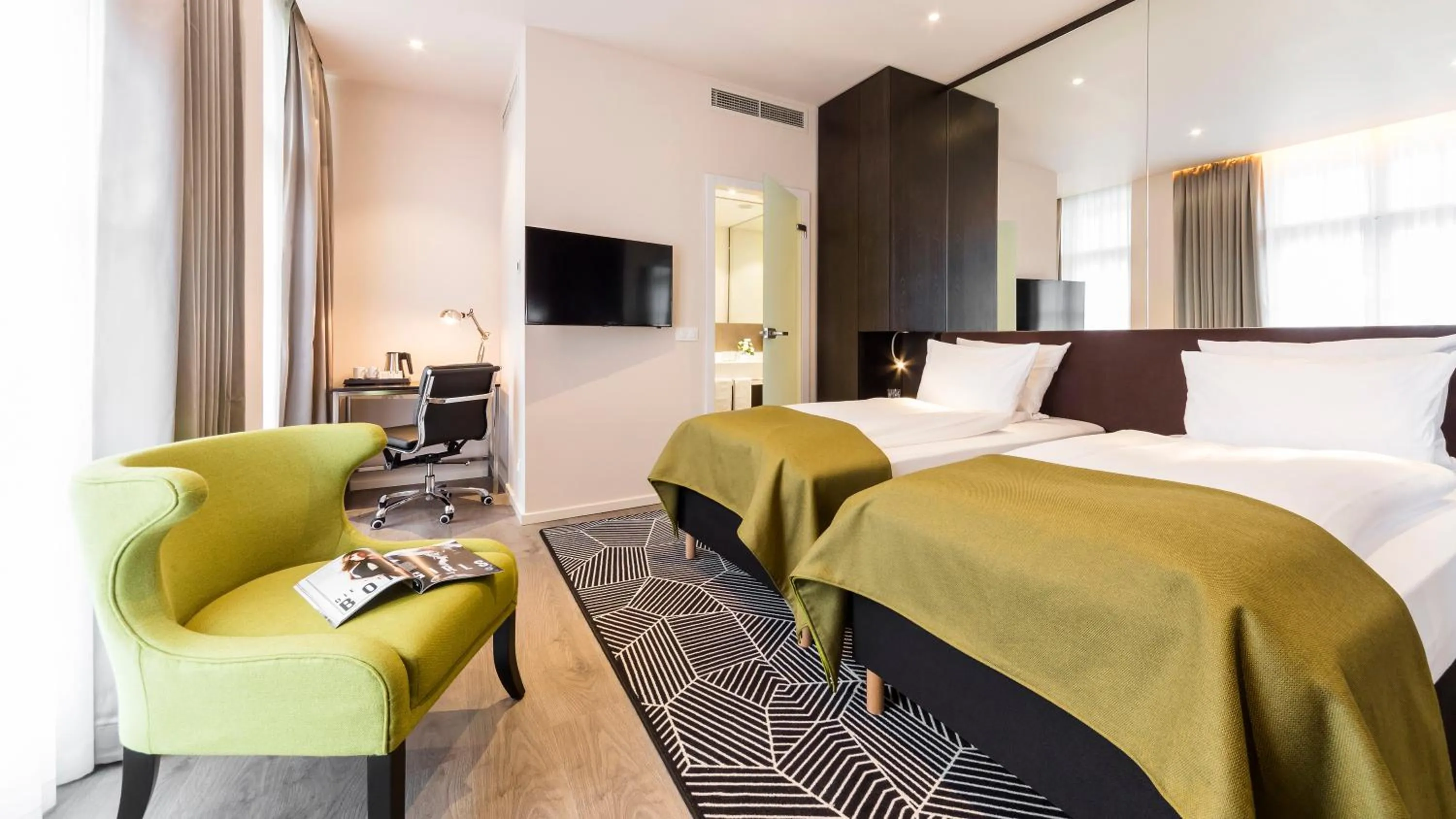 Photo of the whole room, Bed in Holiday Inn Dresden - Am Zwinger by IHG