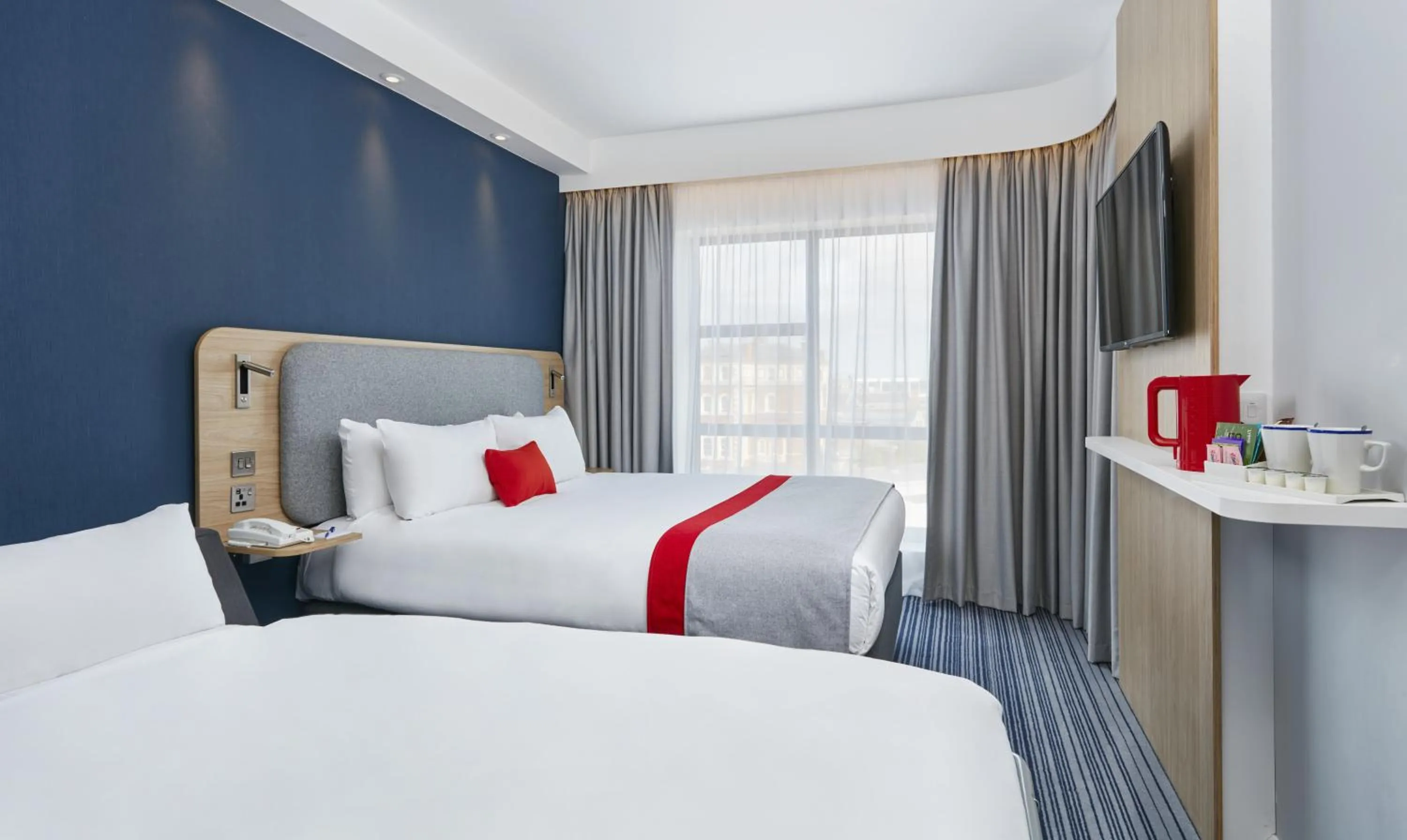 Photo of the whole room, Bed in Holiday Inn Express Grimsby by IHG