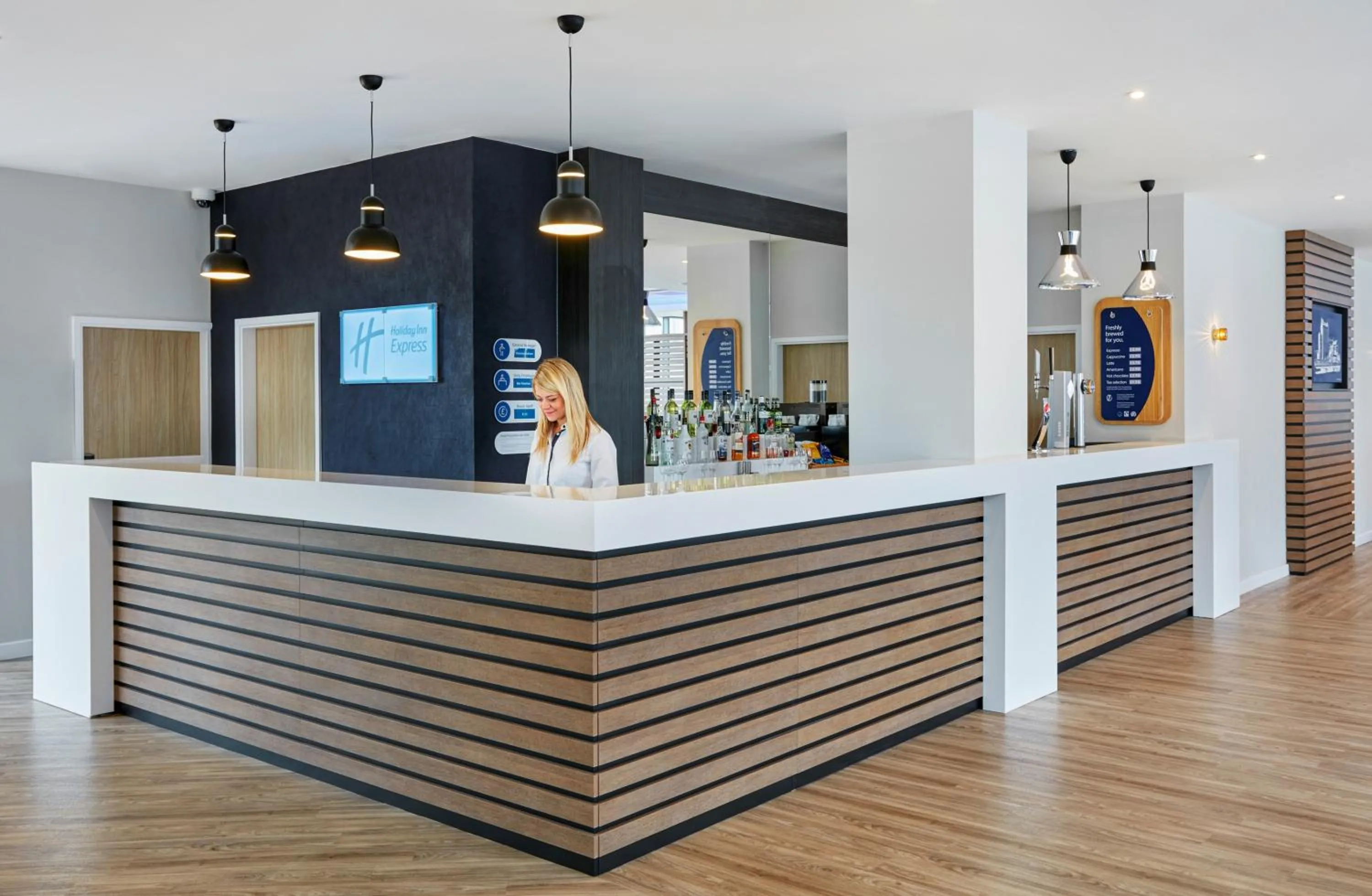Lobby or reception in Holiday Inn Express Grimsby by IHG