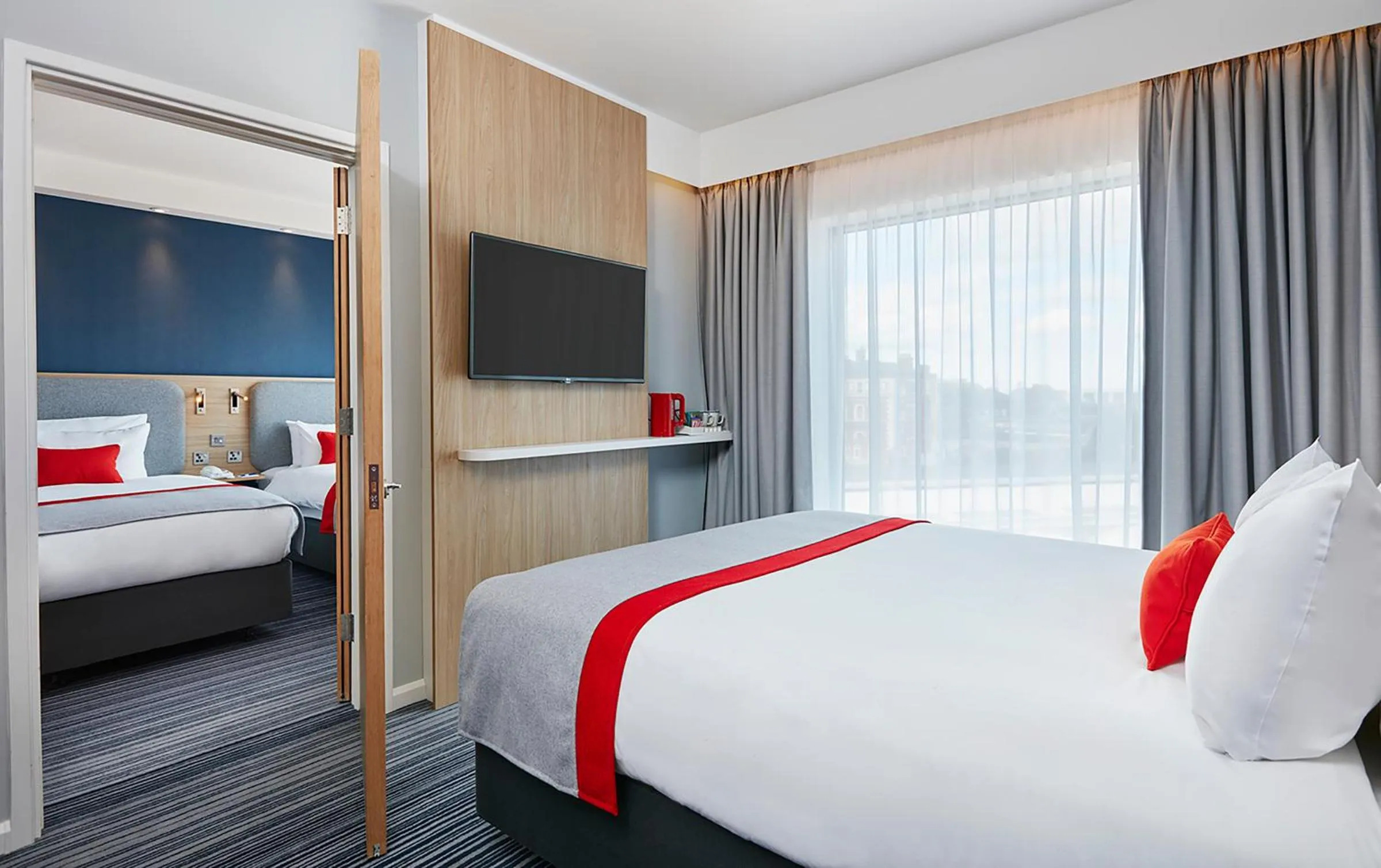 Bed in Holiday Inn Express Grimsby by IHG