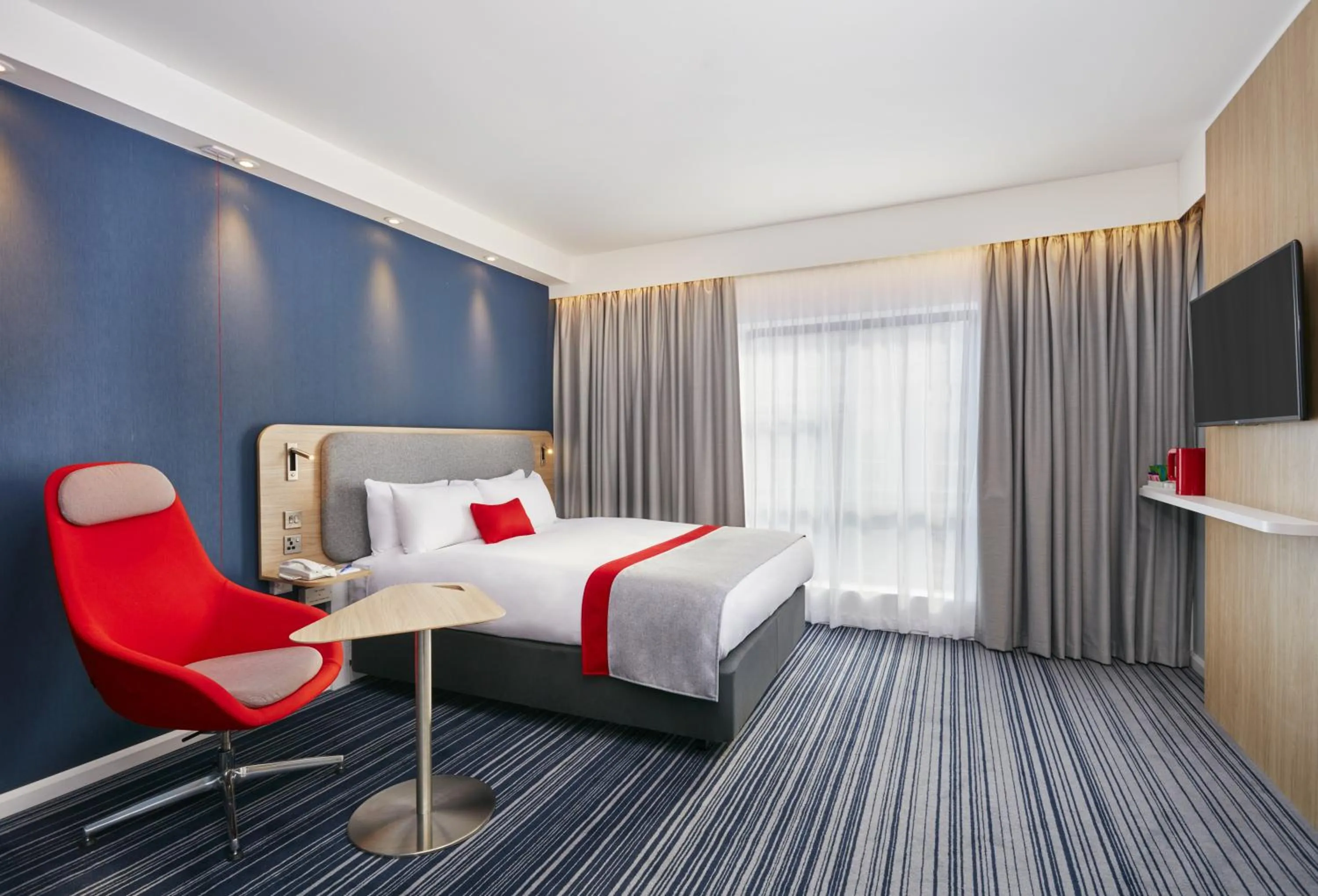 Photo of the whole room, Bed in Holiday Inn Express Grimsby by IHG