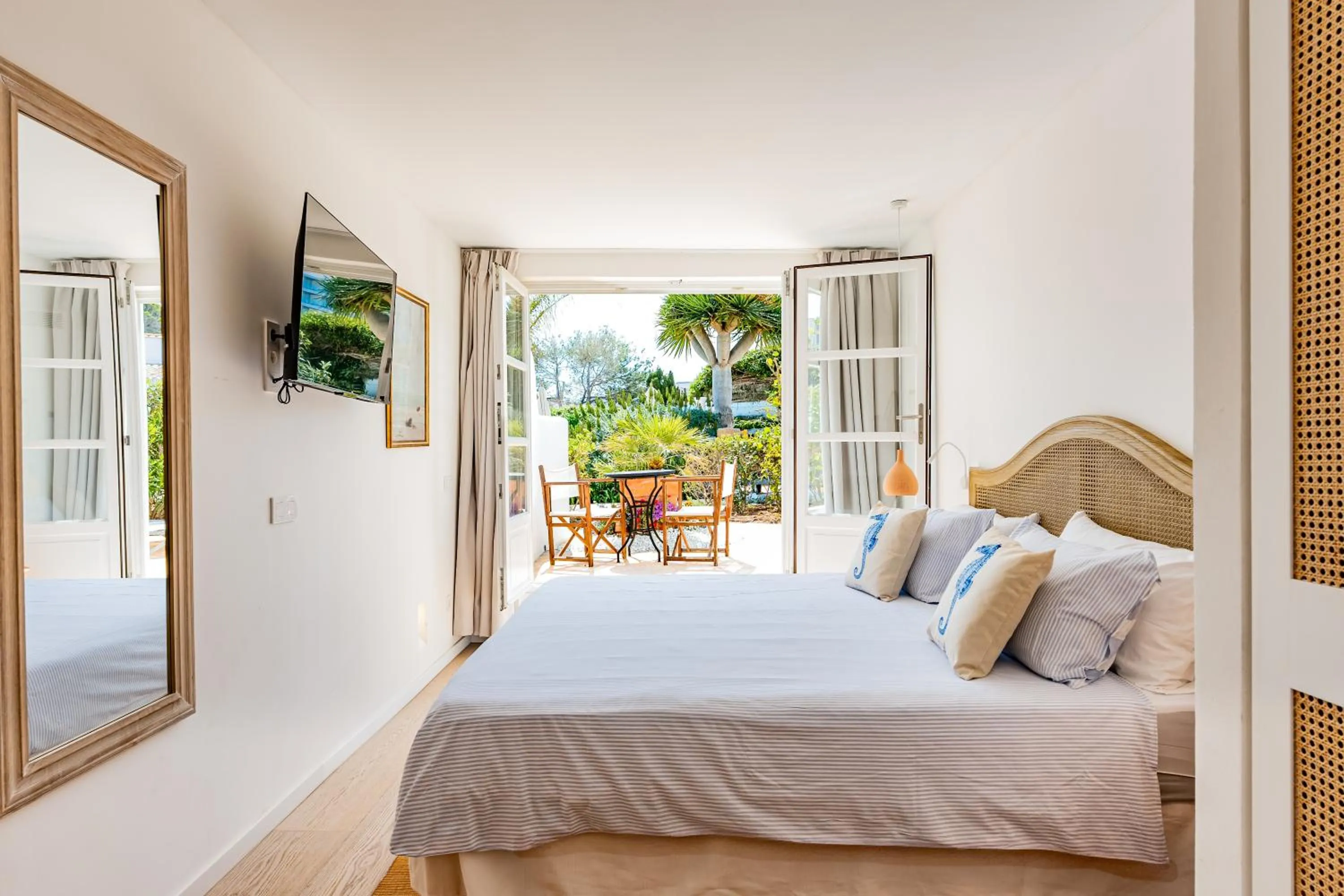 Photo of the whole room, Bed in The Sea Club