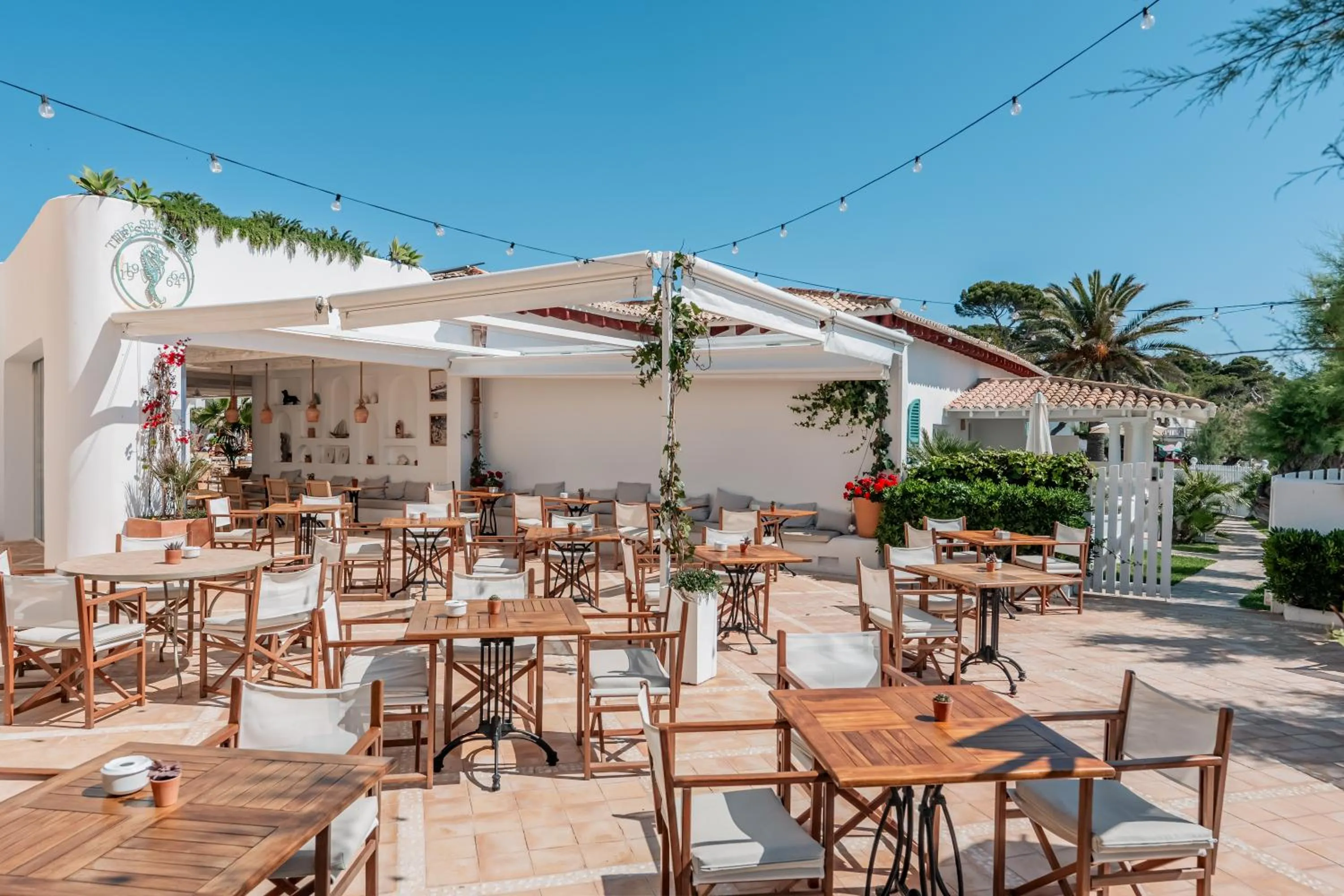 Restaurant/places to eat in The Sea Club