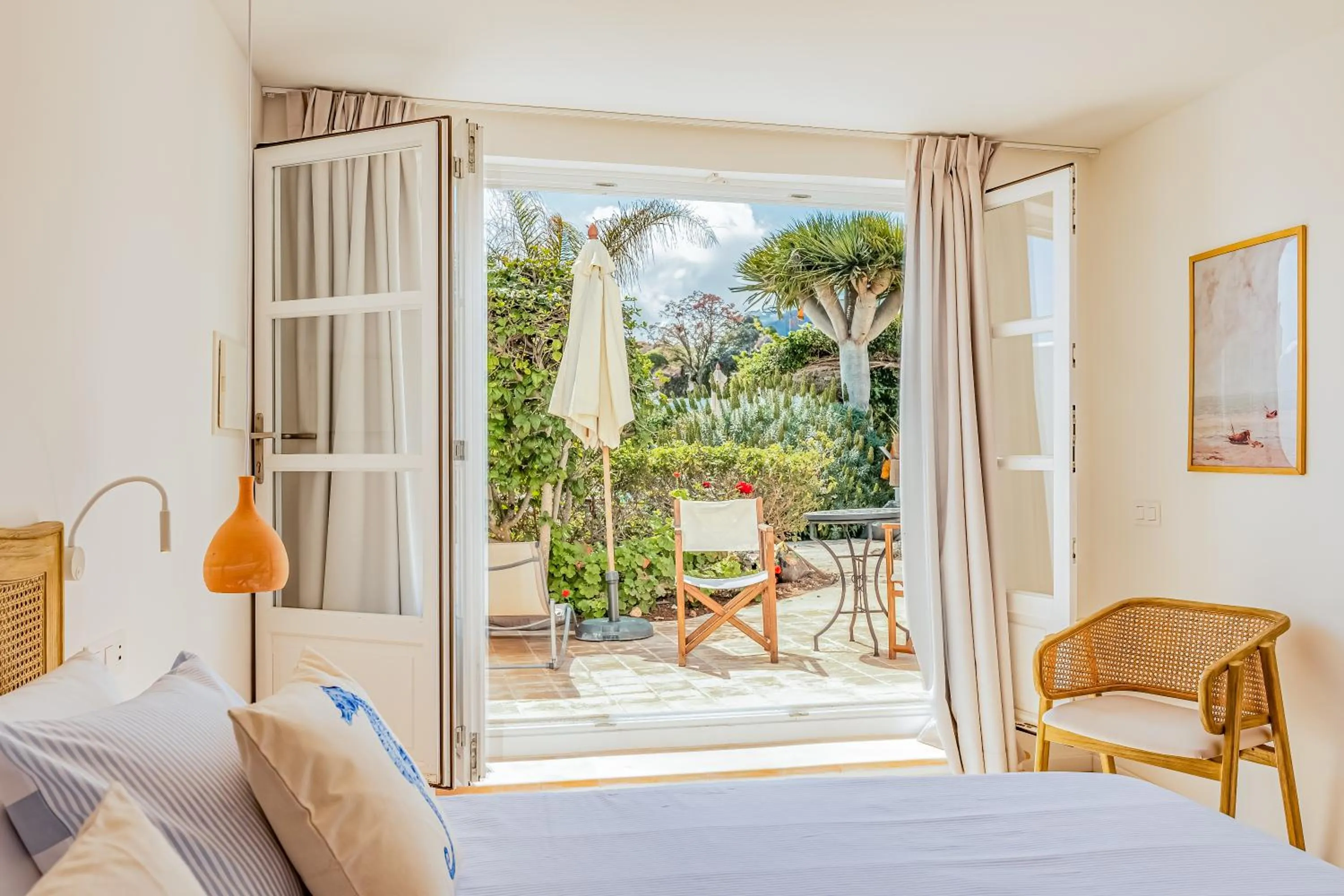 Balcony/Terrace, Bed in The Sea Club