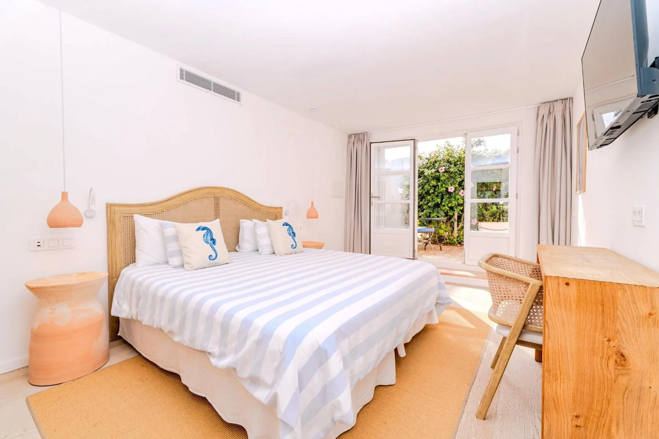 Bedroom, Bed in The Sea Club