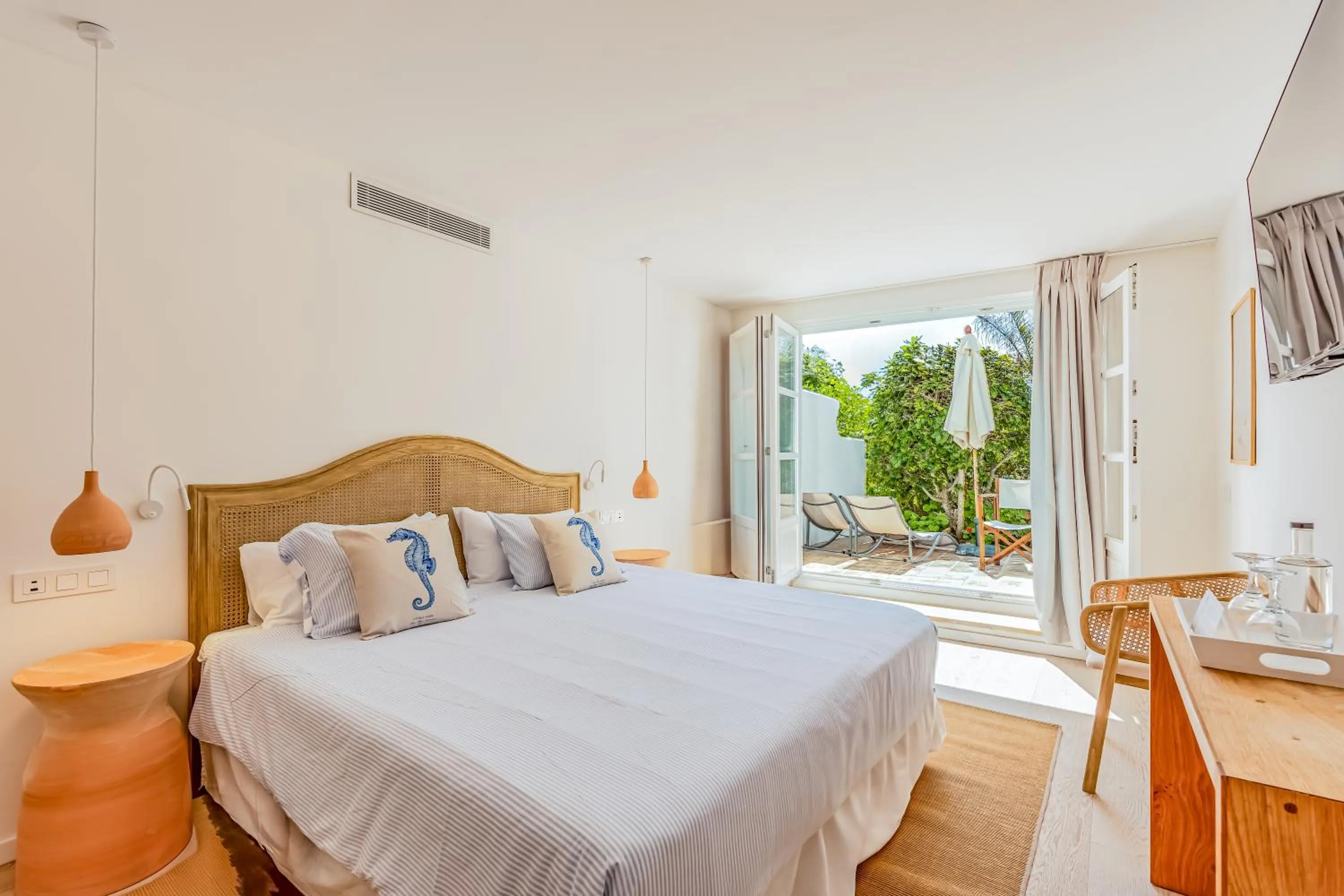 Photo of the whole room, Bed in The Sea Club