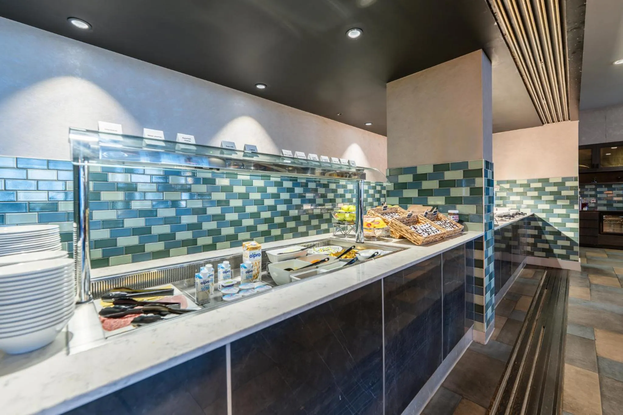 Breakfast in Crowne Plaza Aberdeen Airport by IHG