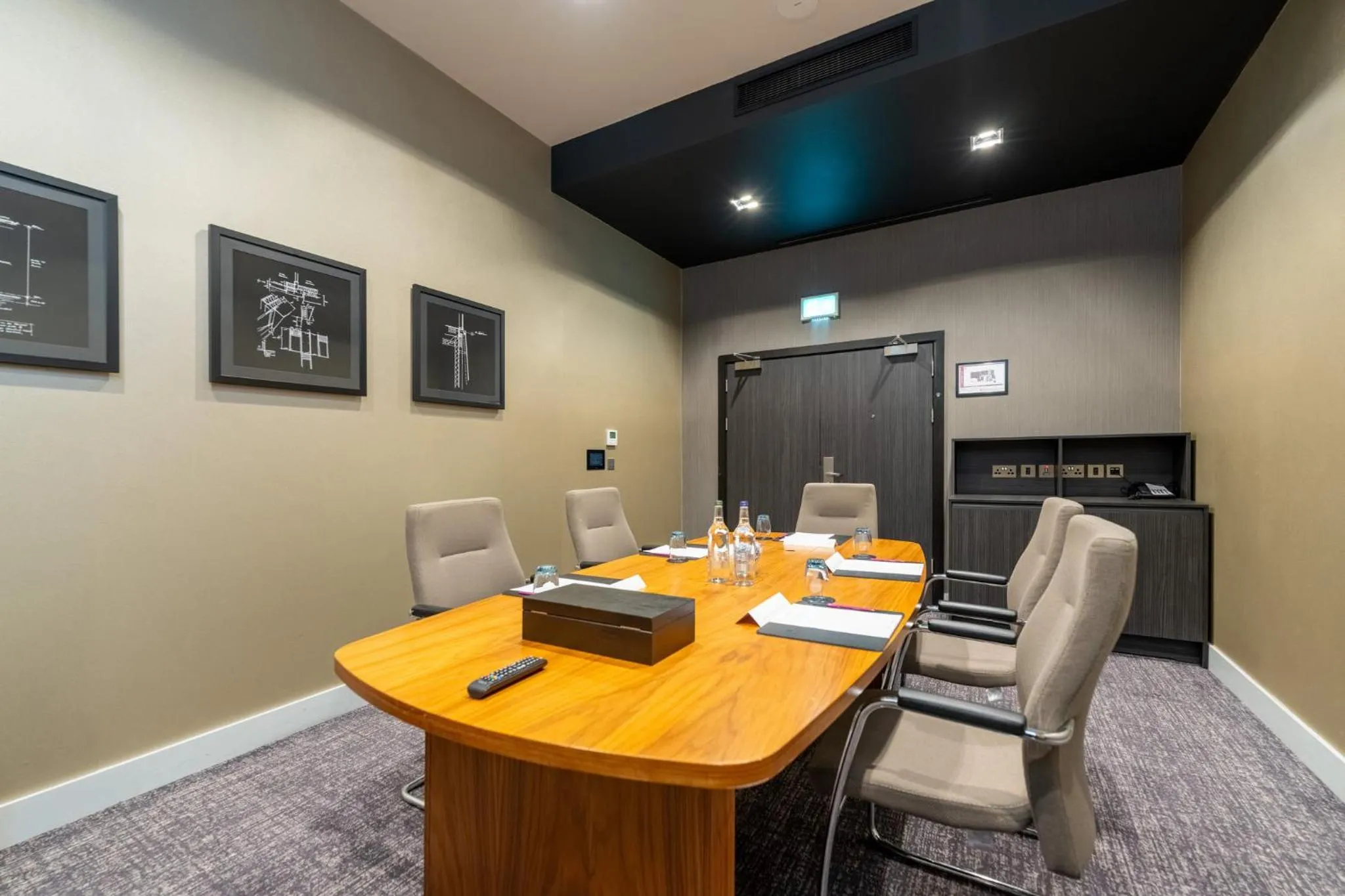 Meeting/conference room in Crowne Plaza Aberdeen Airport by IHG