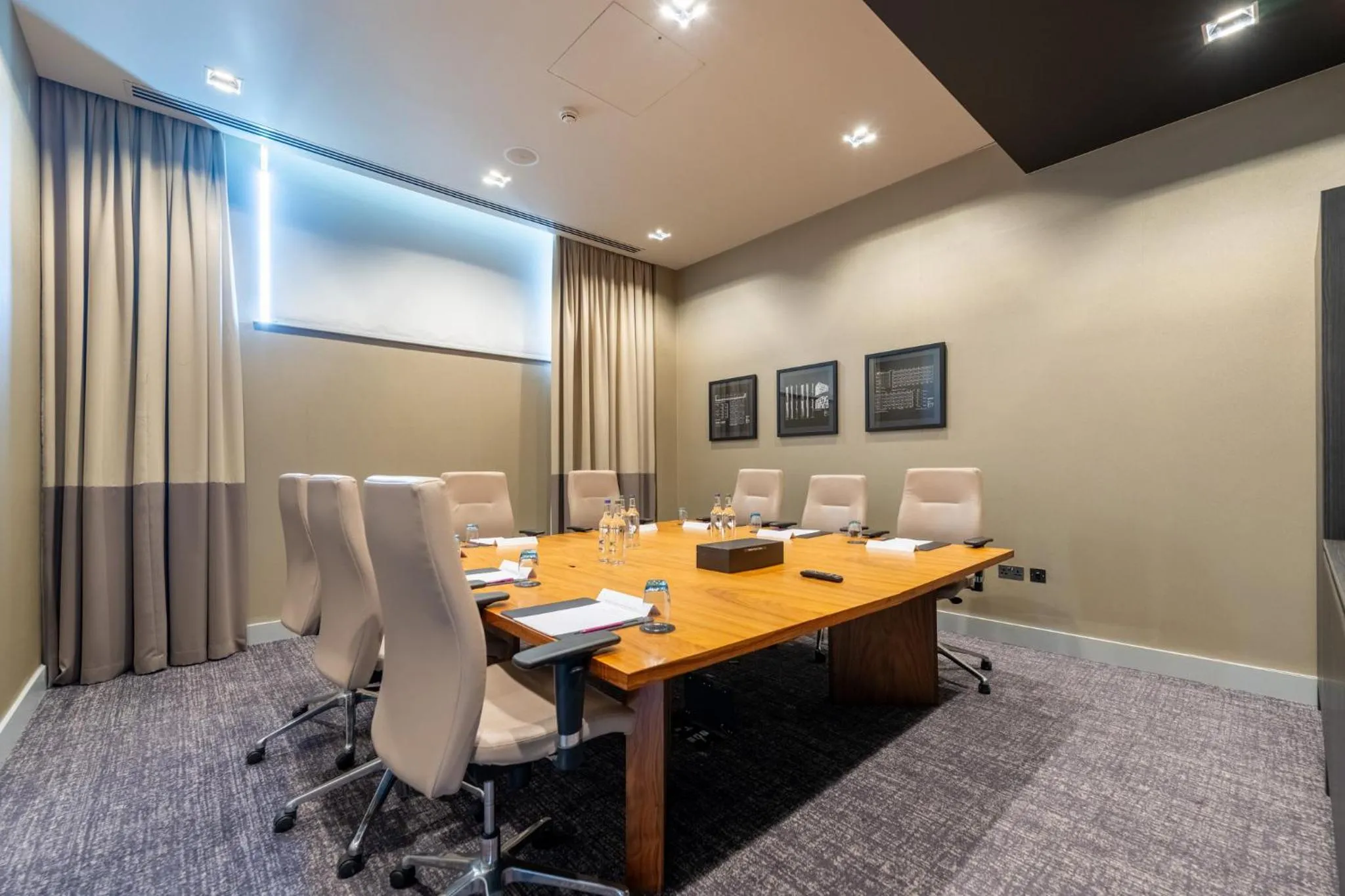 Meeting/conference room in Crowne Plaza Aberdeen Airport by IHG