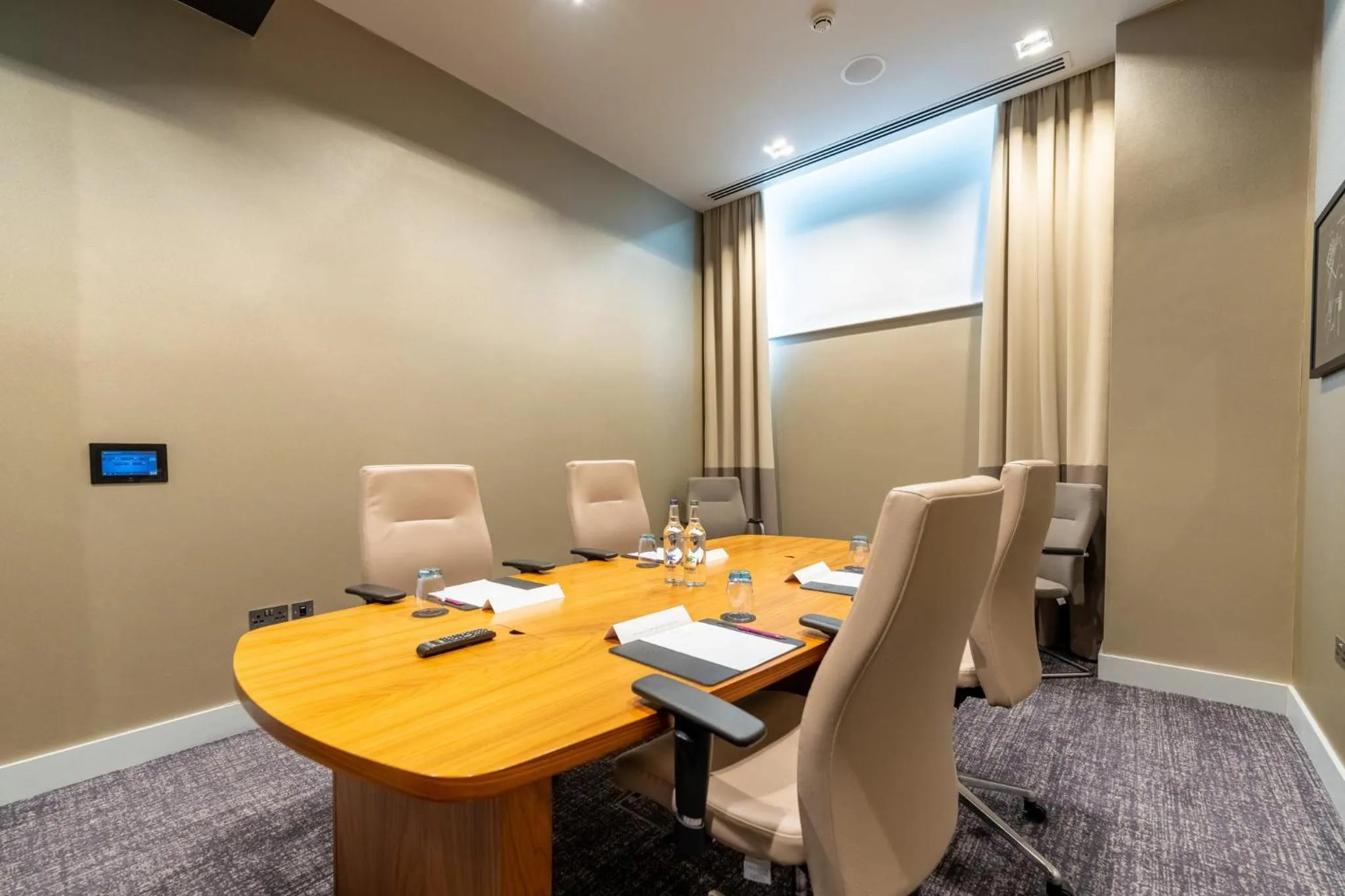 Meeting/conference room in Crowne Plaza Aberdeen Airport by IHG