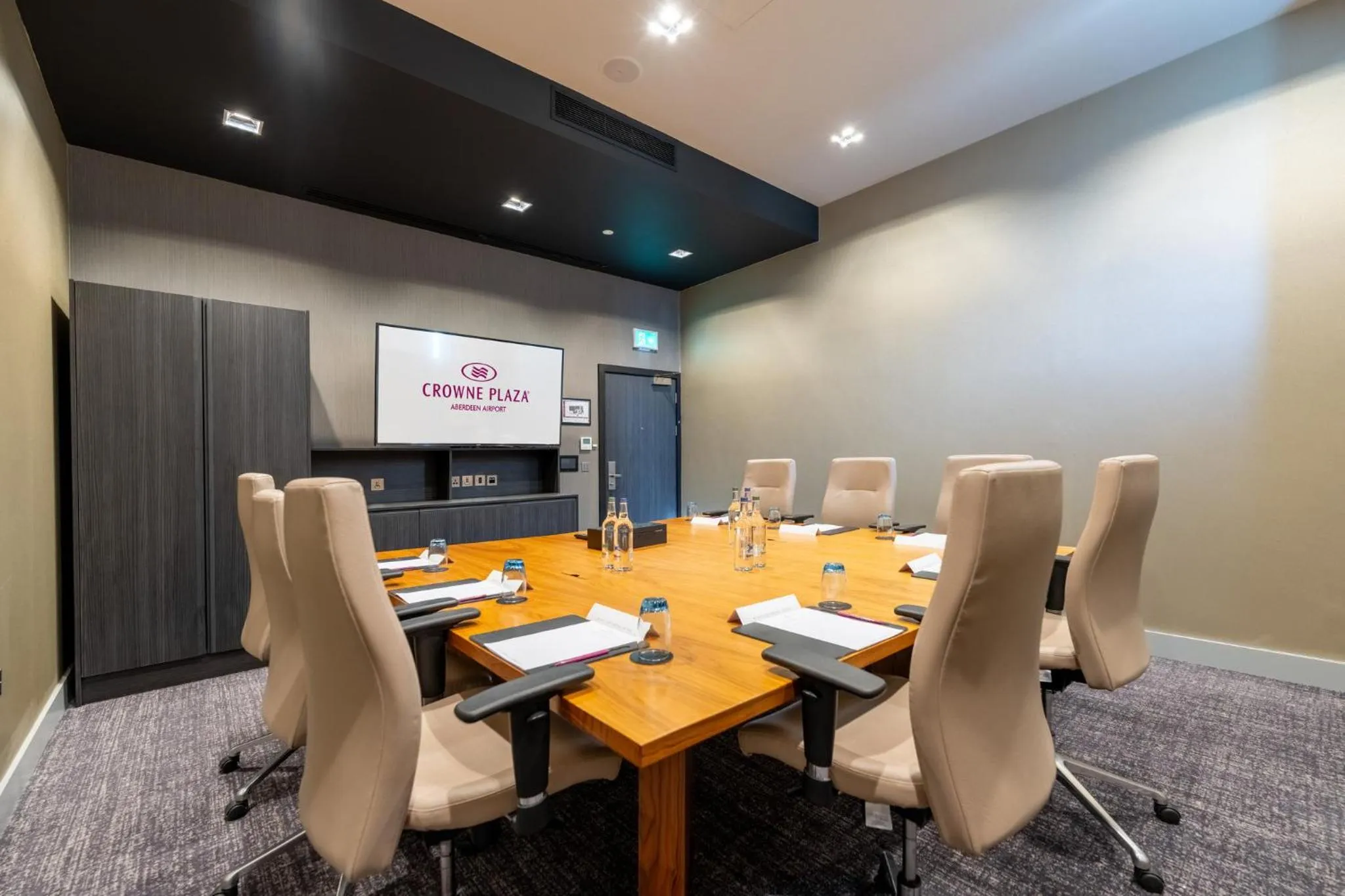 Meeting/conference room in Crowne Plaza Aberdeen Airport by IHG