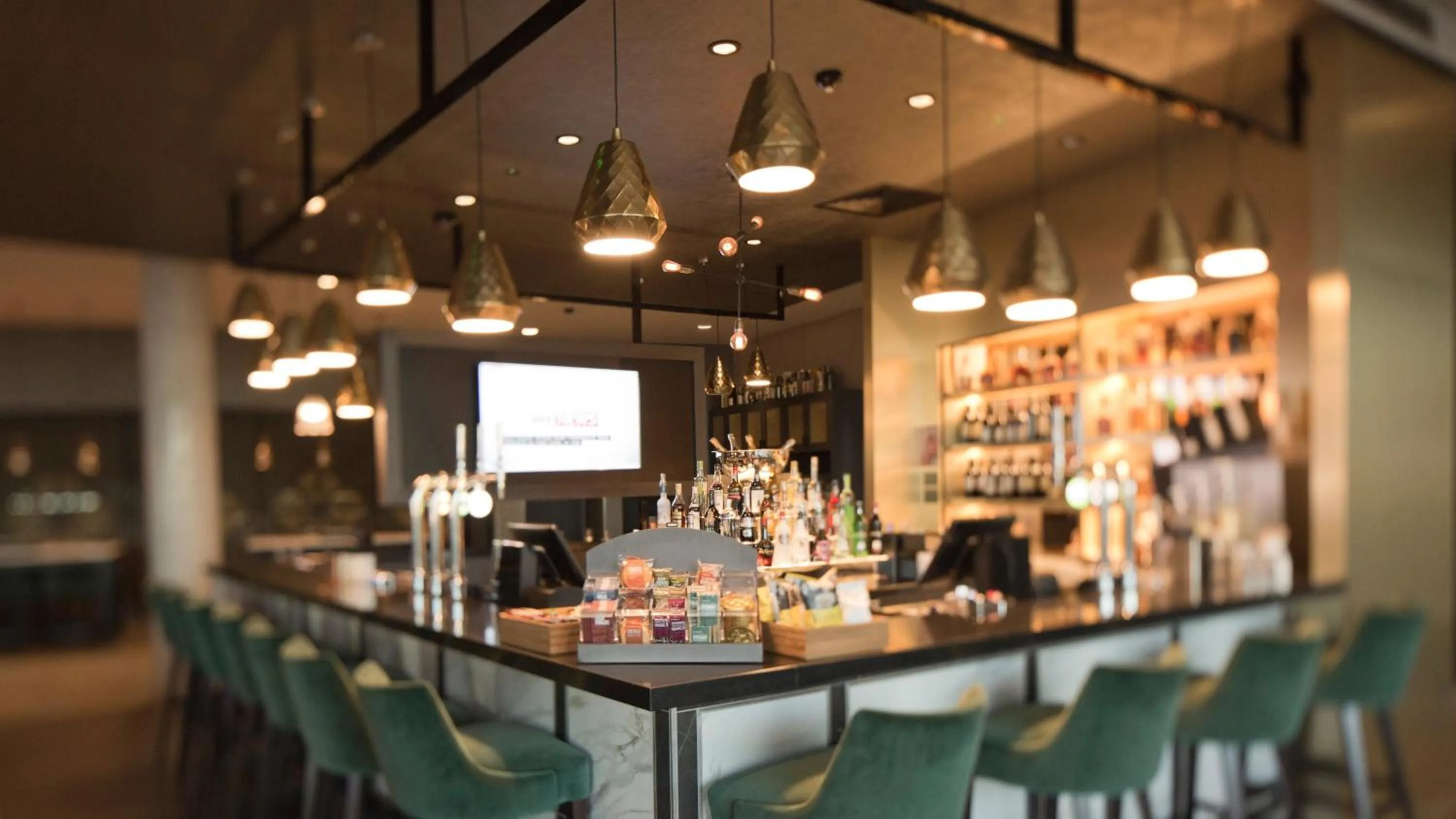 Lounge or bar in Crowne Plaza Aberdeen Airport by IHG