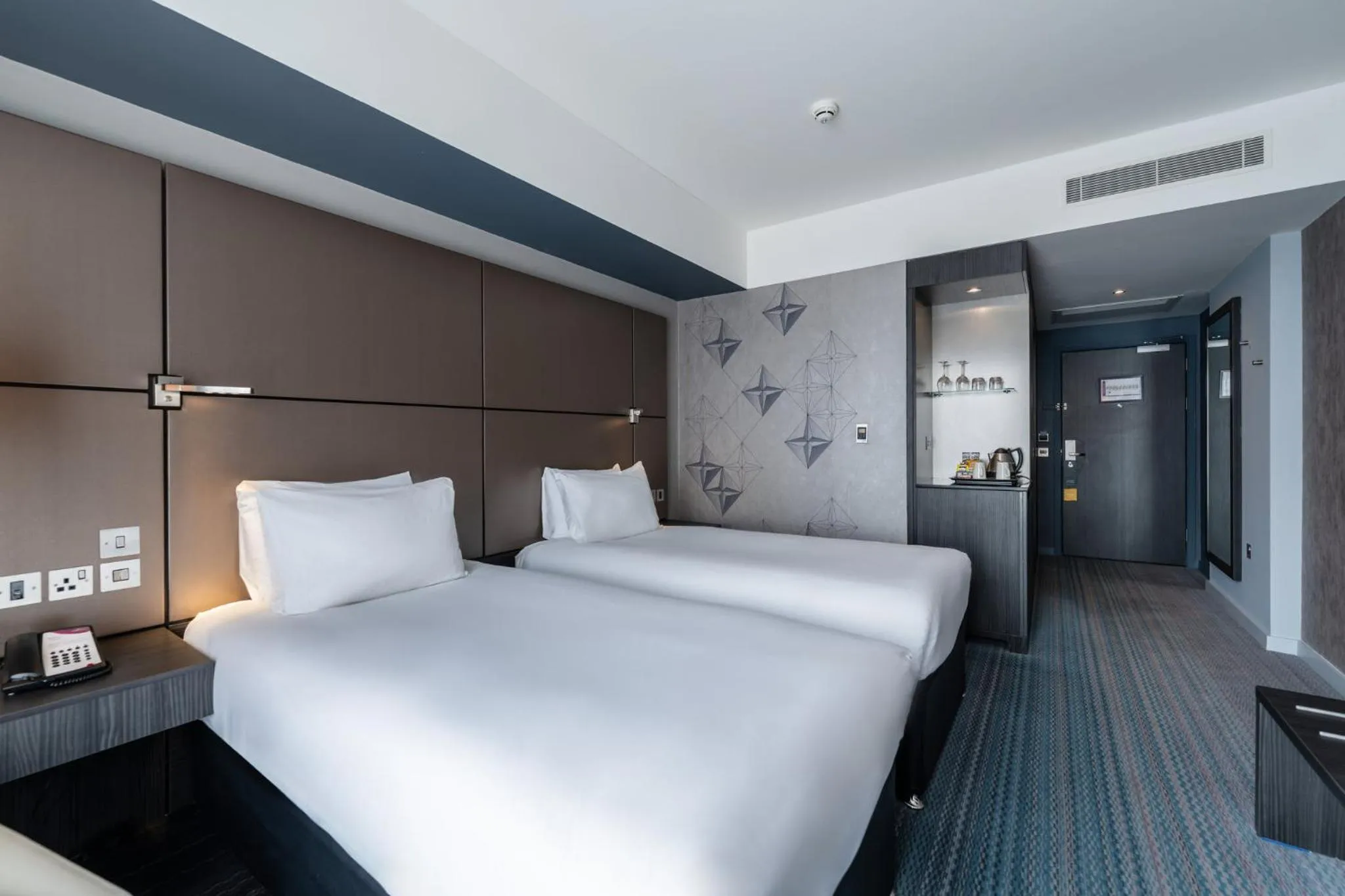 Photo of the whole room, Bed in Crowne Plaza Aberdeen Airport by IHG