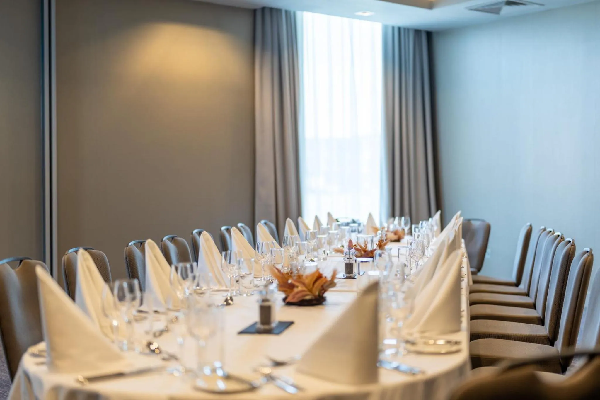 Restaurant/places to eat in Crowne Plaza Aberdeen Airport by IHG