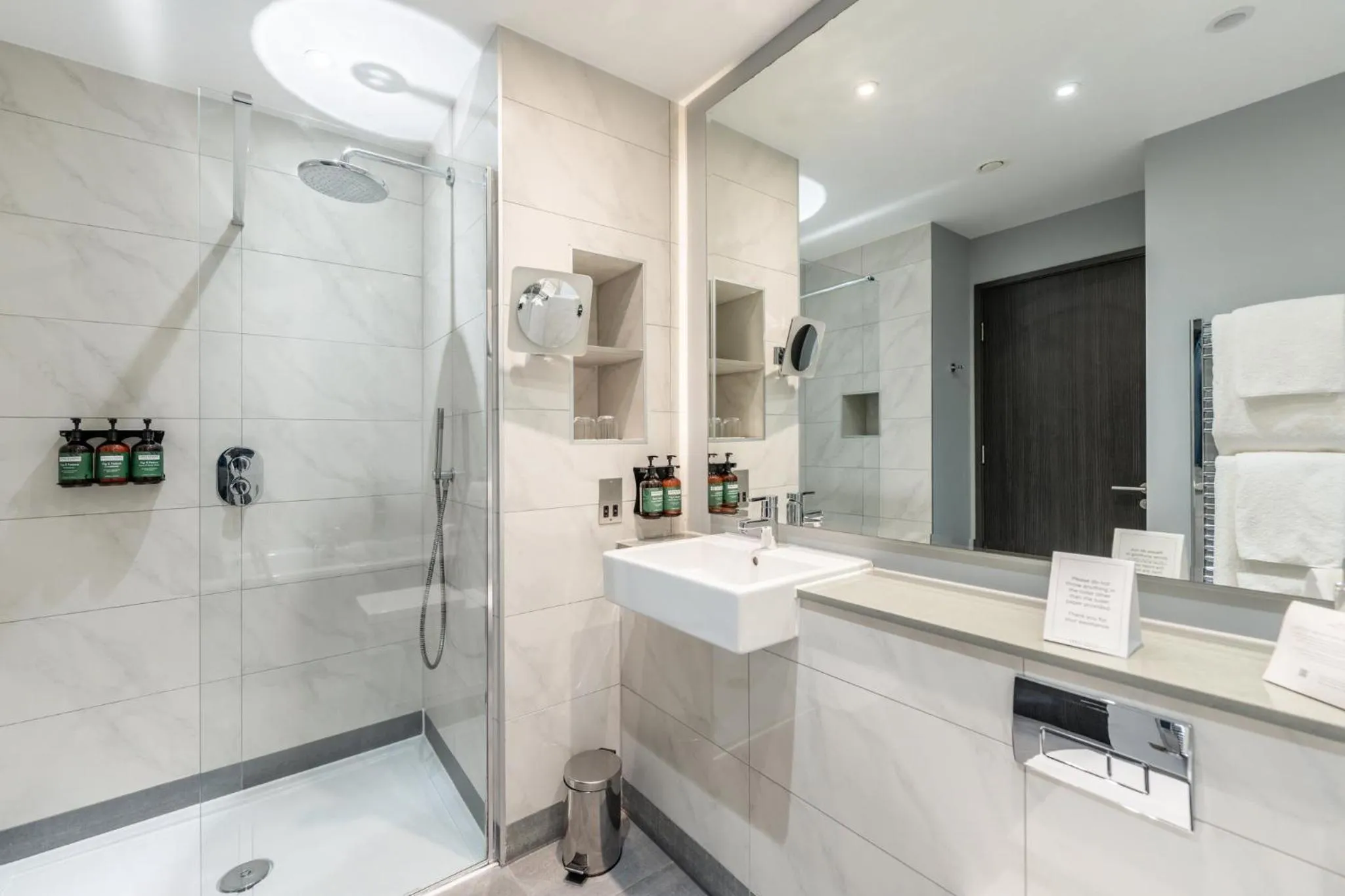 Photo of the whole room in Crowne Plaza Aberdeen Airport by IHG