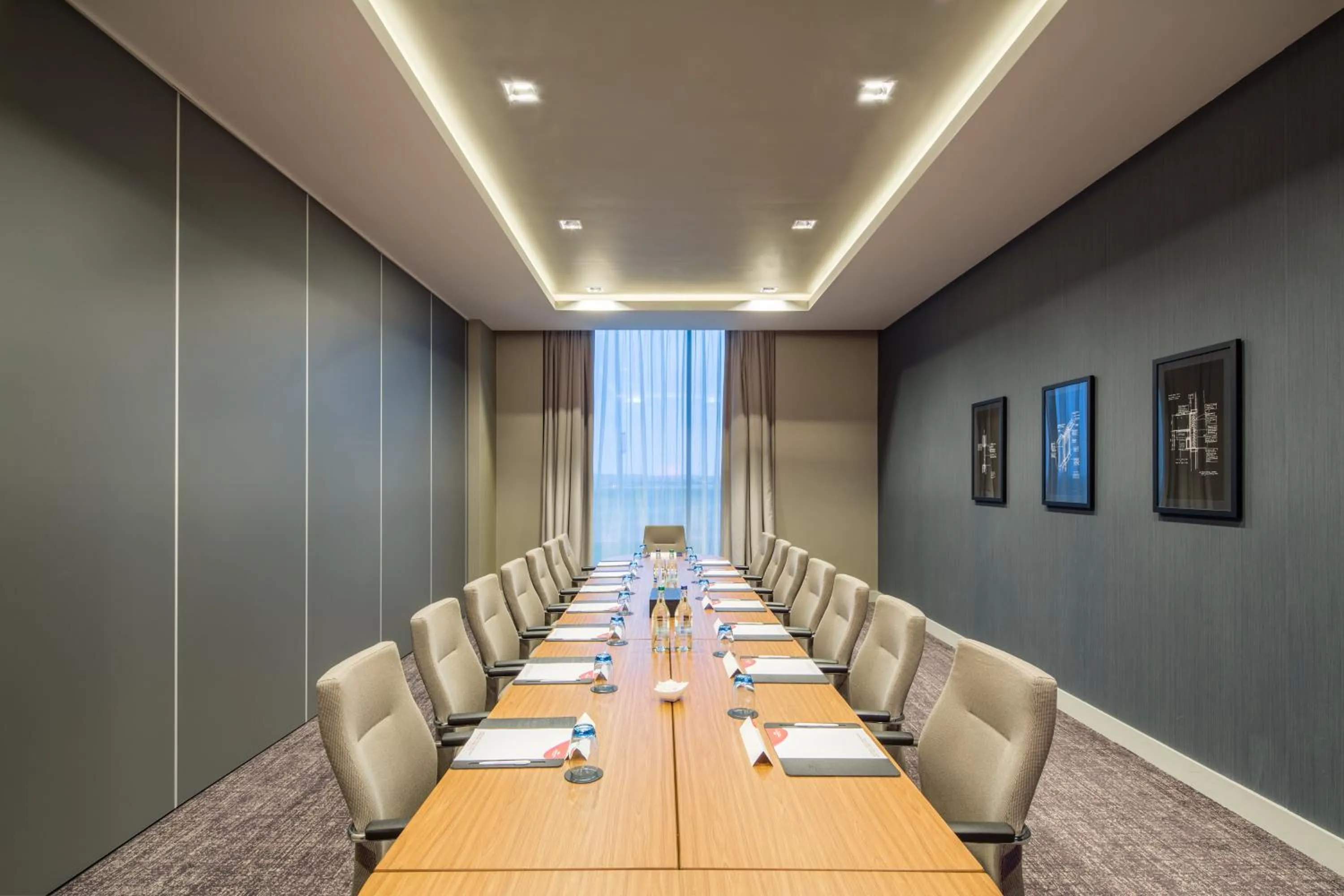Meeting/conference room in Crowne Plaza Aberdeen Airport by IHG