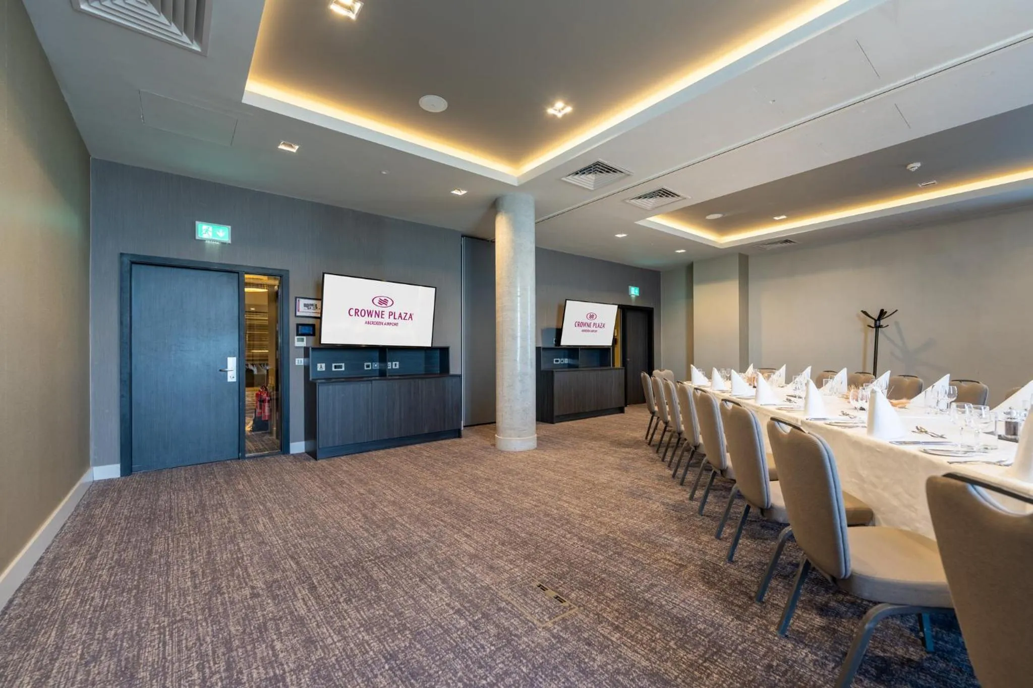 Restaurant/places to eat in Crowne Plaza Aberdeen Airport by IHG