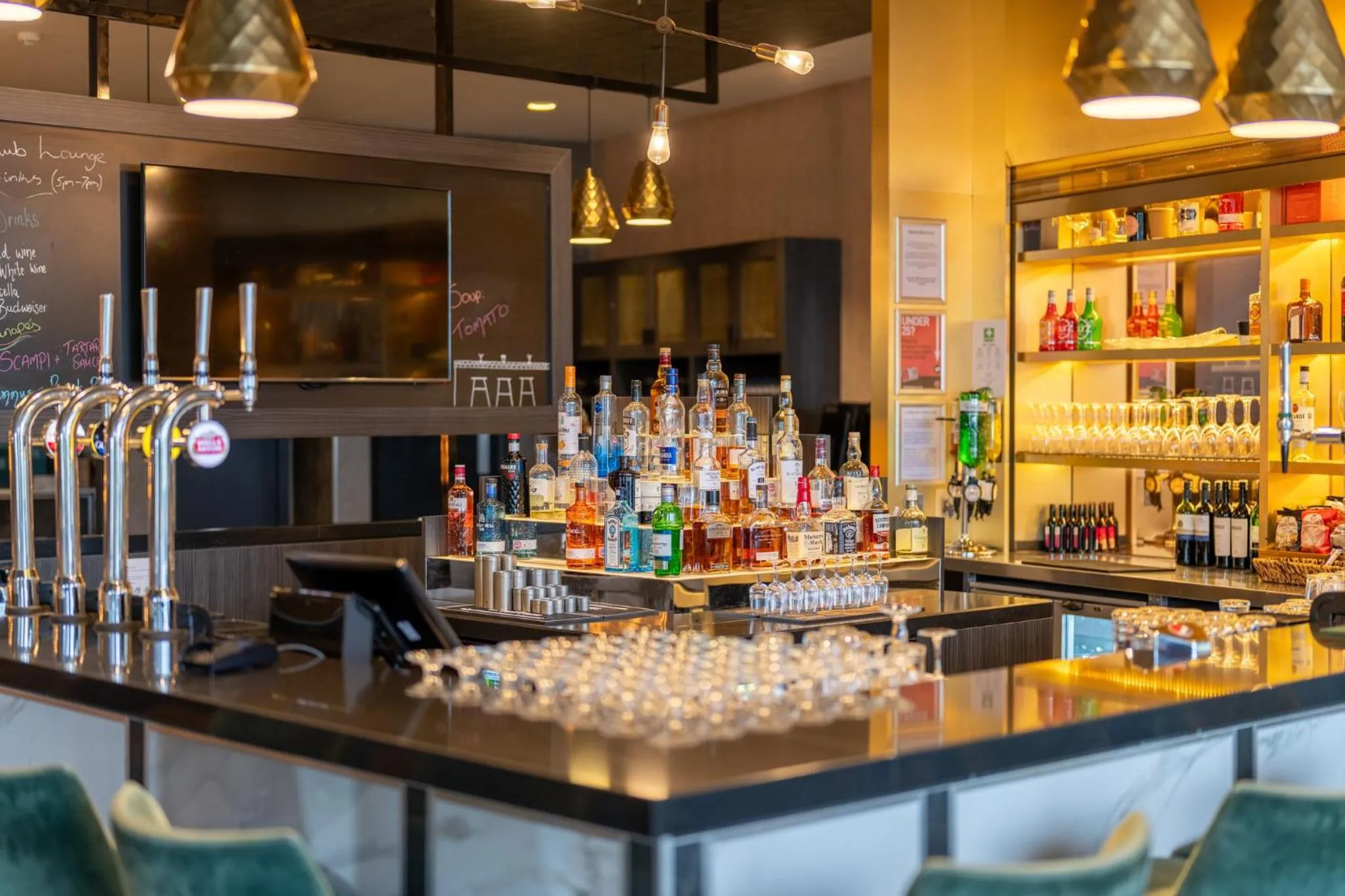 Restaurant/places to eat in Crowne Plaza Aberdeen Airport by IHG