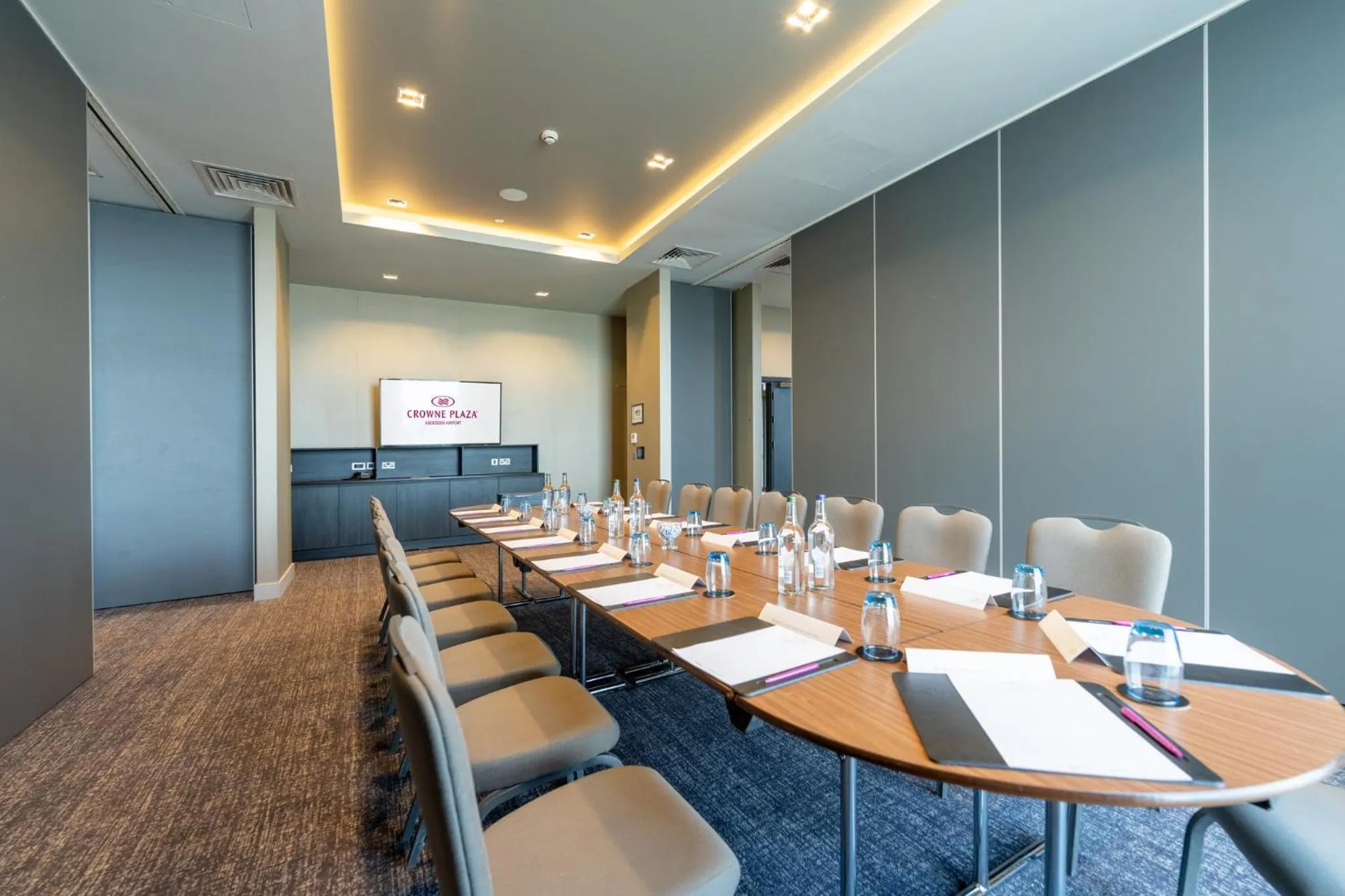 Meeting/conference room in Crowne Plaza Aberdeen Airport by IHG