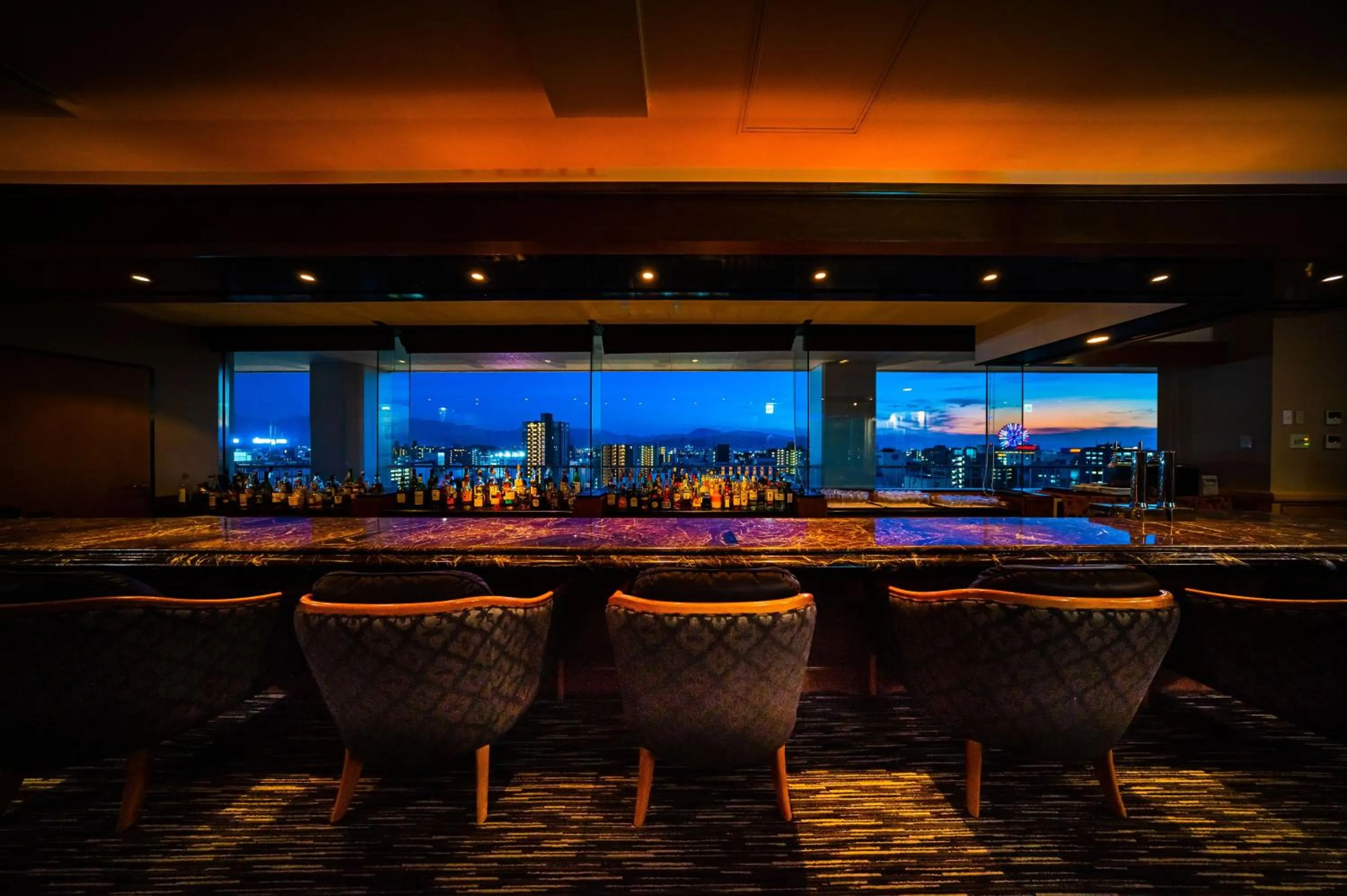 Lounge or bar in ANA Crowne Plaza Matsuyama by IHG