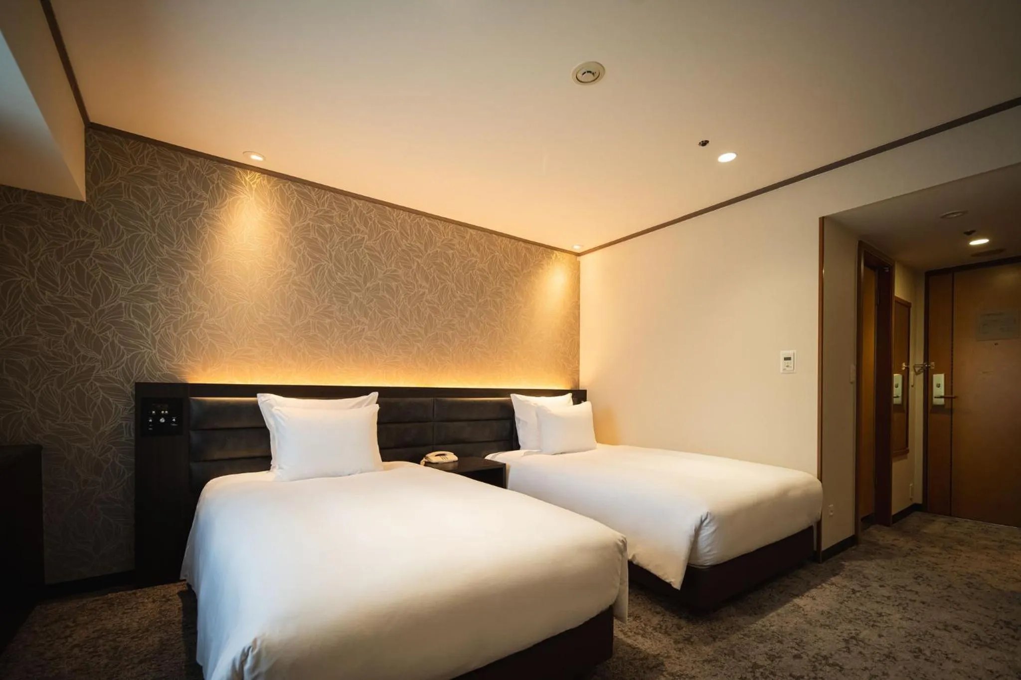 Photo of the whole room, Bed in ANA Crowne Plaza Matsuyama by IHG