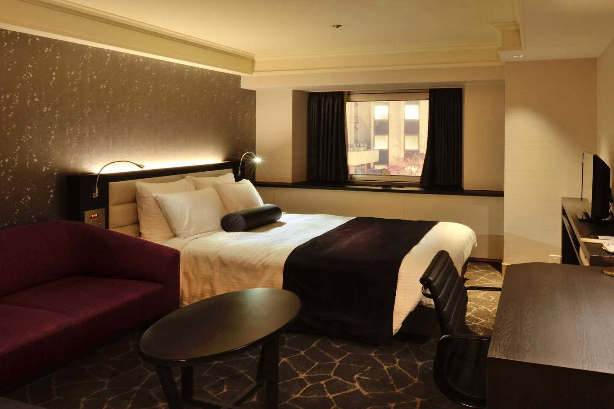 Photo of the whole room, Bed in ANA Crowne Plaza Matsuyama by IHG