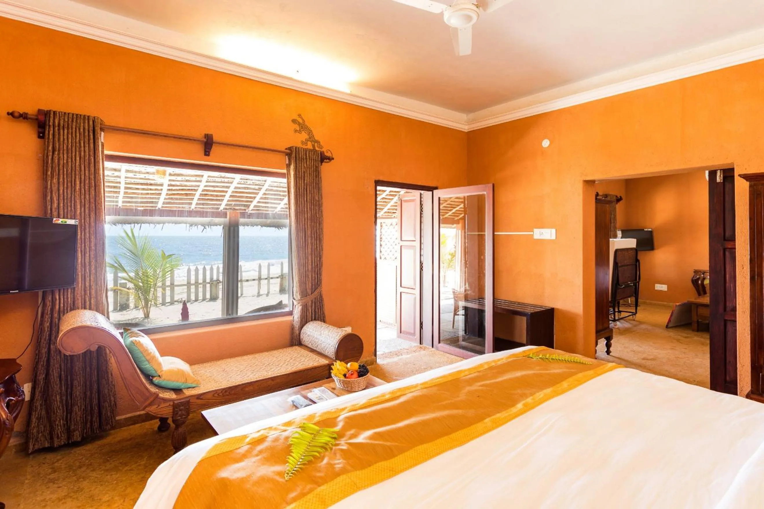 Day, Bed in Azure Tides Marari