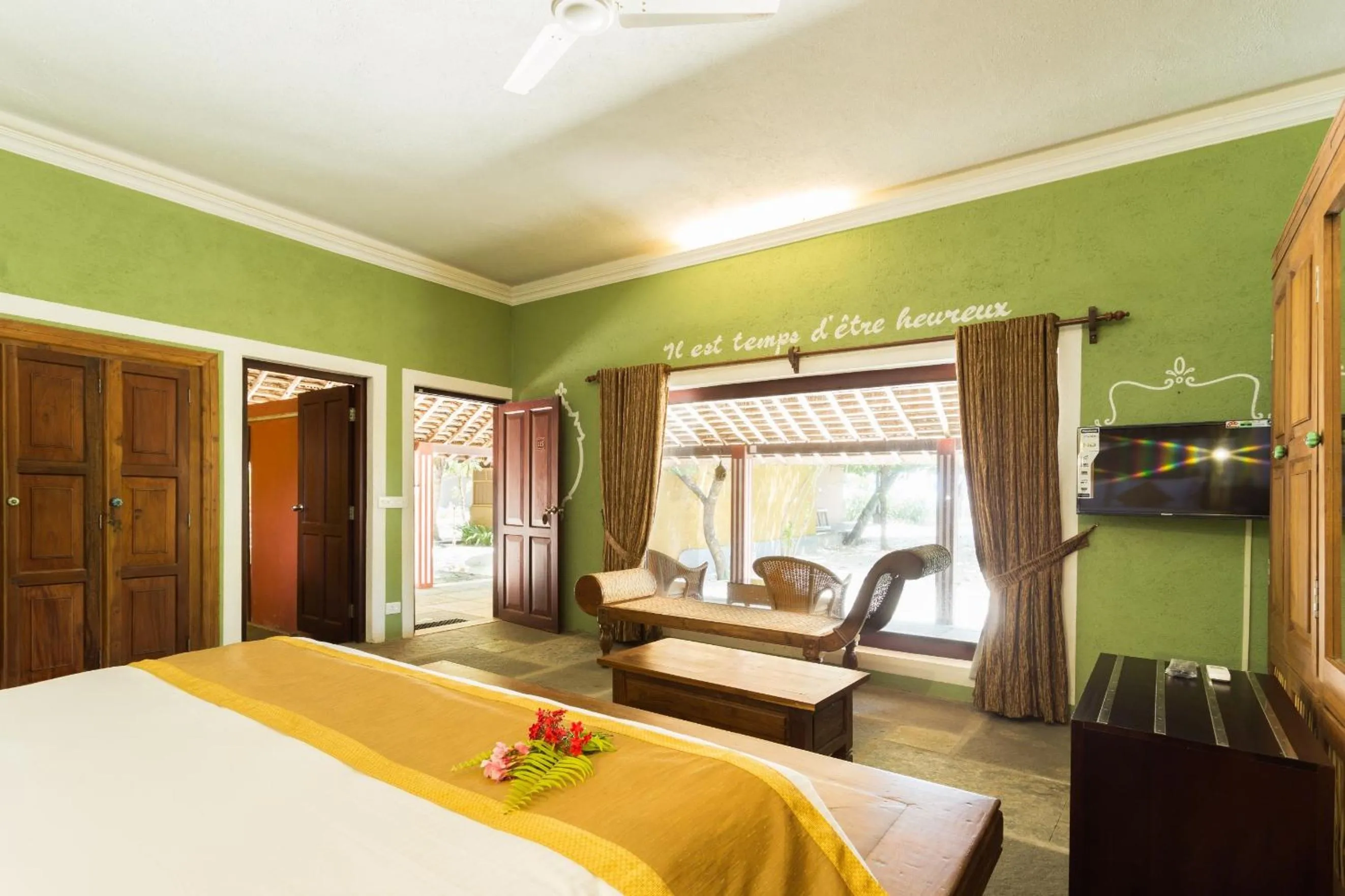 Day, Bed in Azure Tides Marari