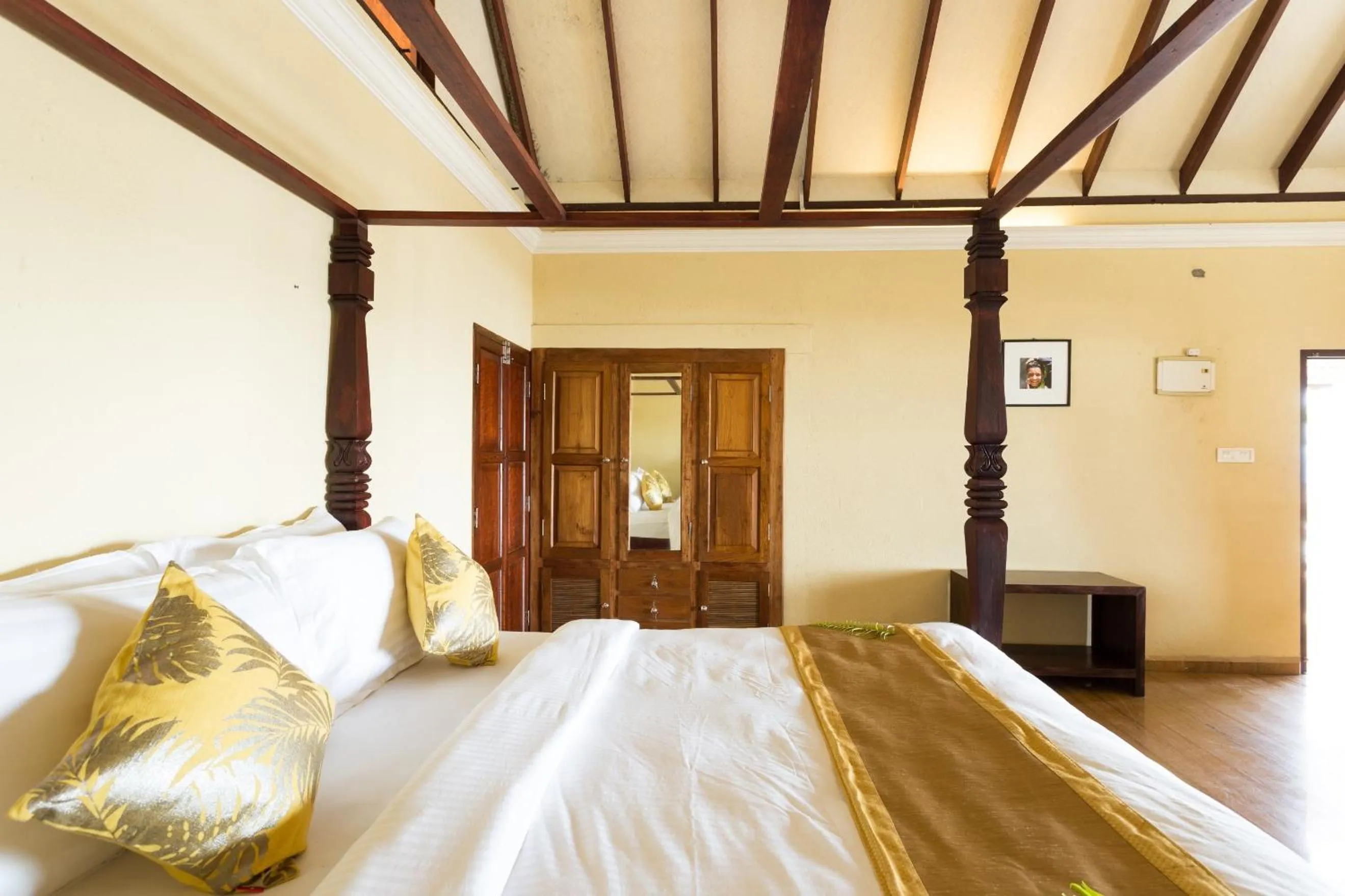 Day, Bed in Azure Tides Marari